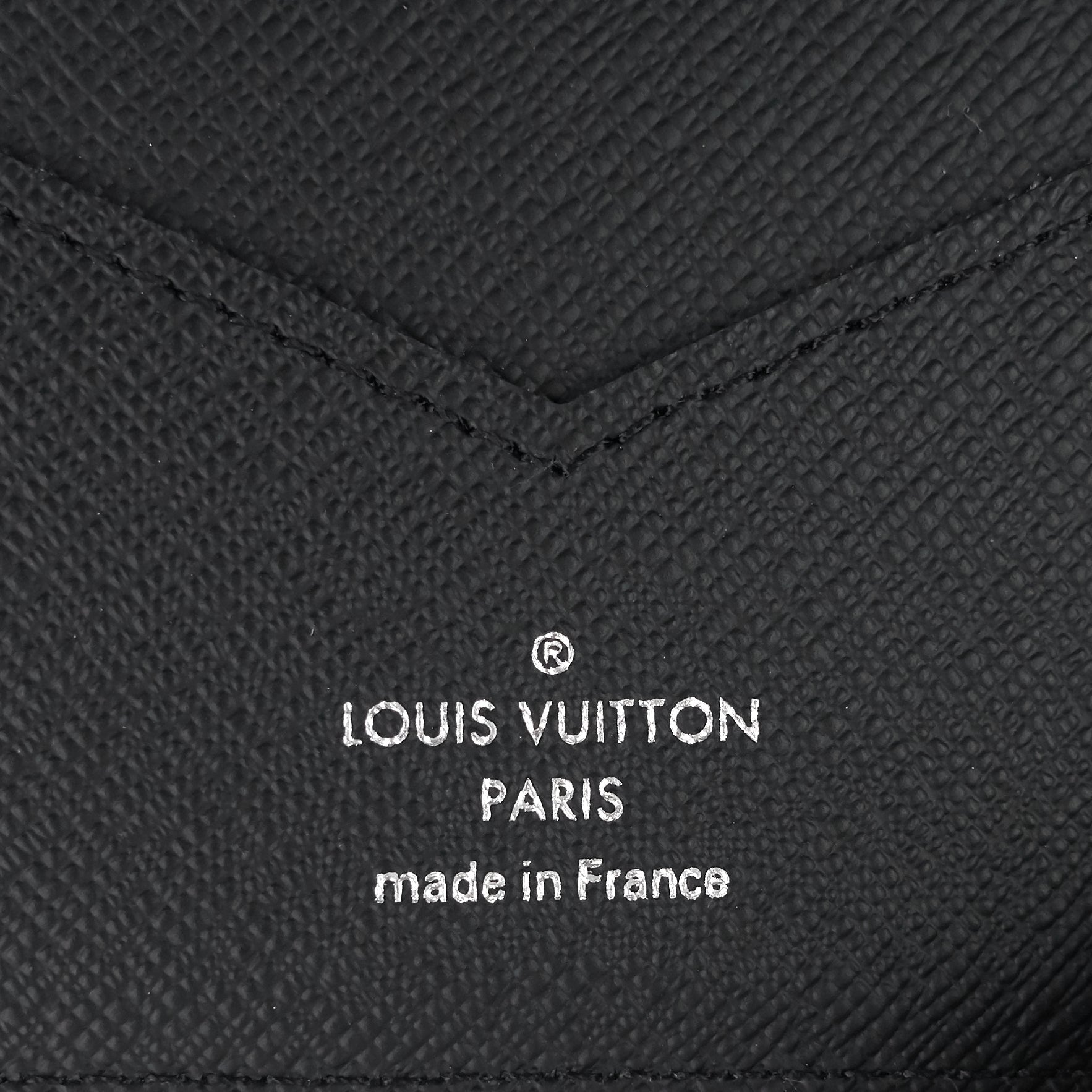 Louis Vuitto Passport Damier Graphite Canvas Cover