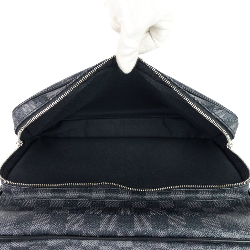 Louis Vuitto Leoh Damier Graphite Canvas Messenger Bag