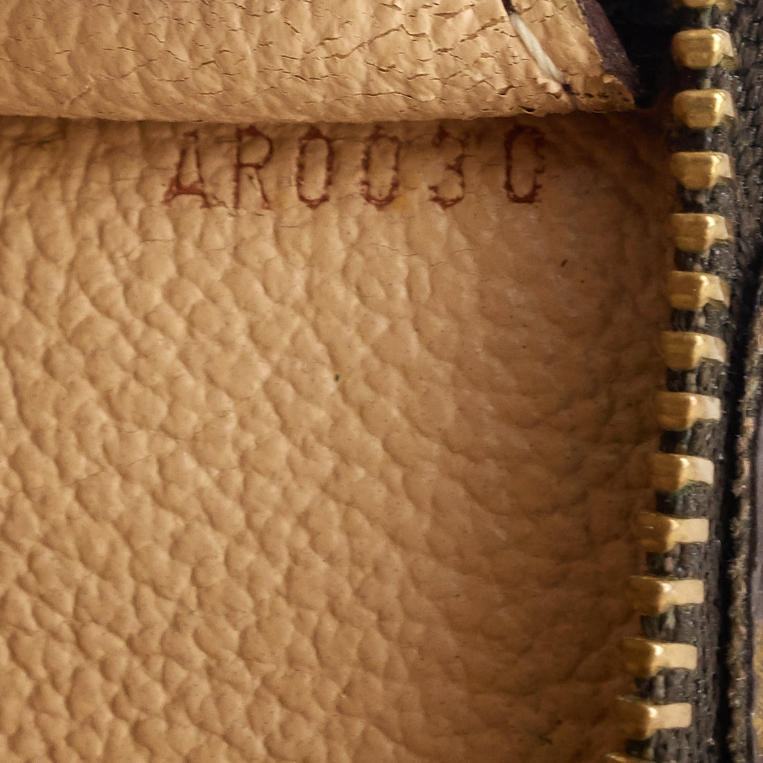 Louis Vuitto Toiletry 15 Monogram Canvas Cosmetics Pouch