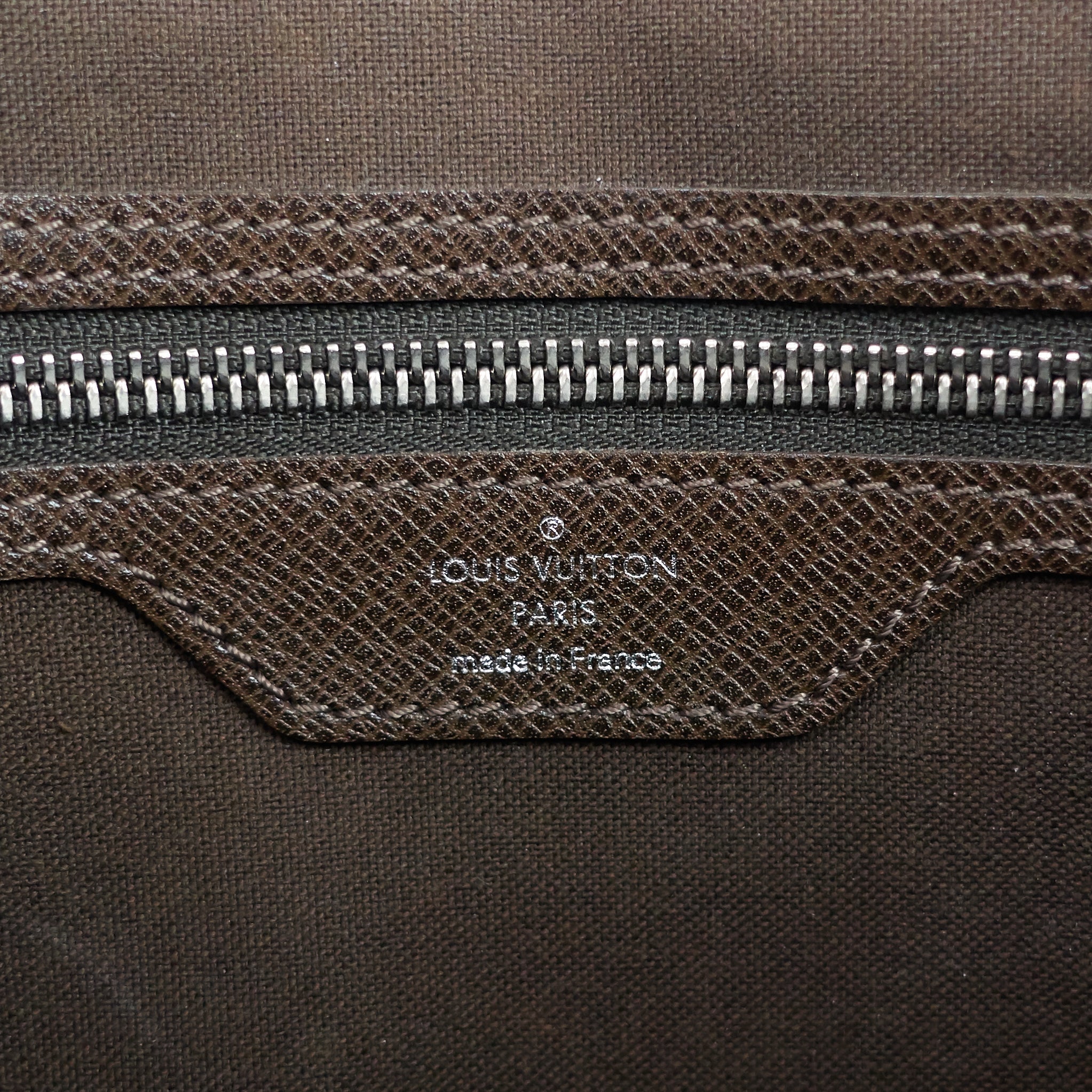 Louis Vuitto Roman MM Taiga Leather Messenger Bag
