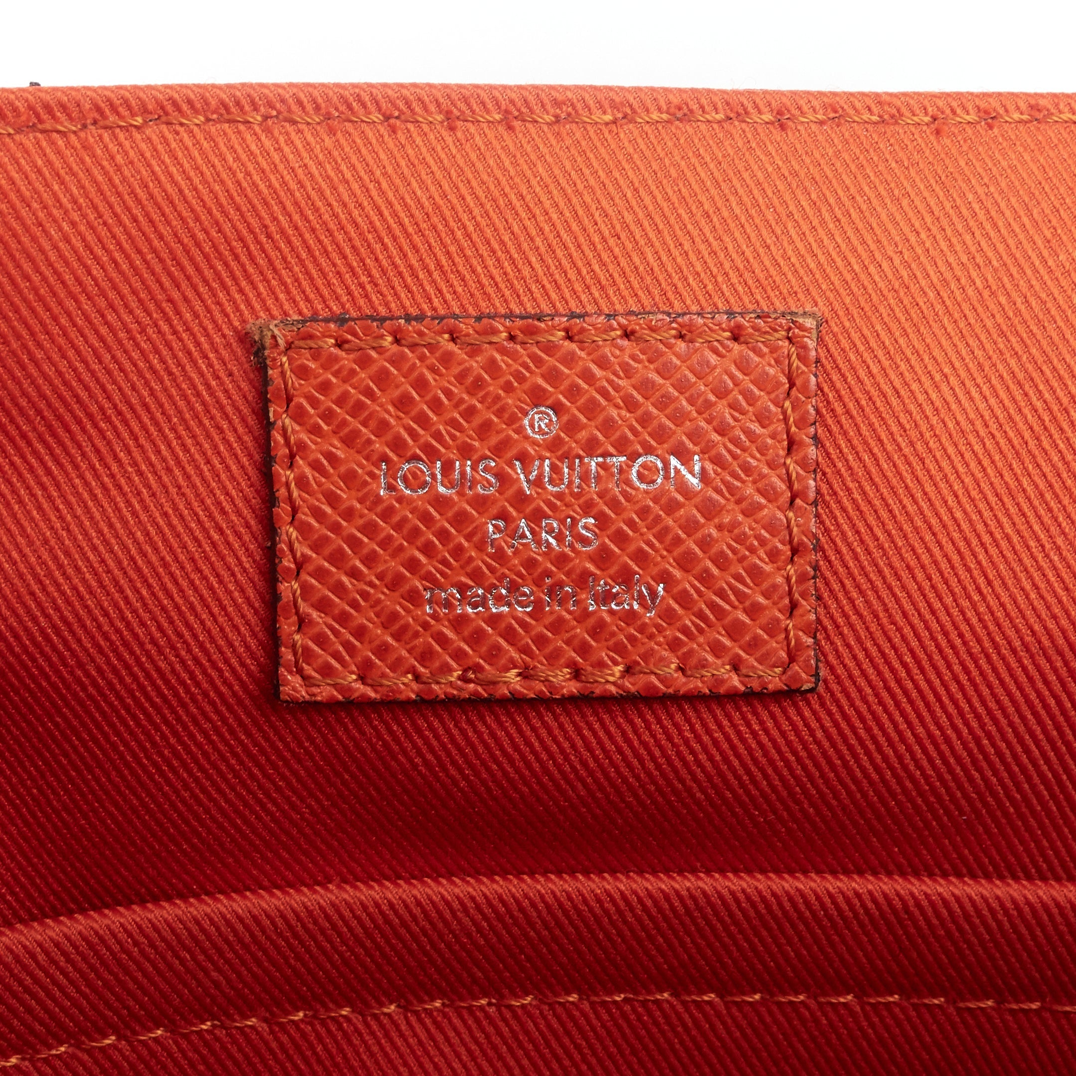 Louis Vuitto Roman PM NM Taiga Leather Messenger Bag