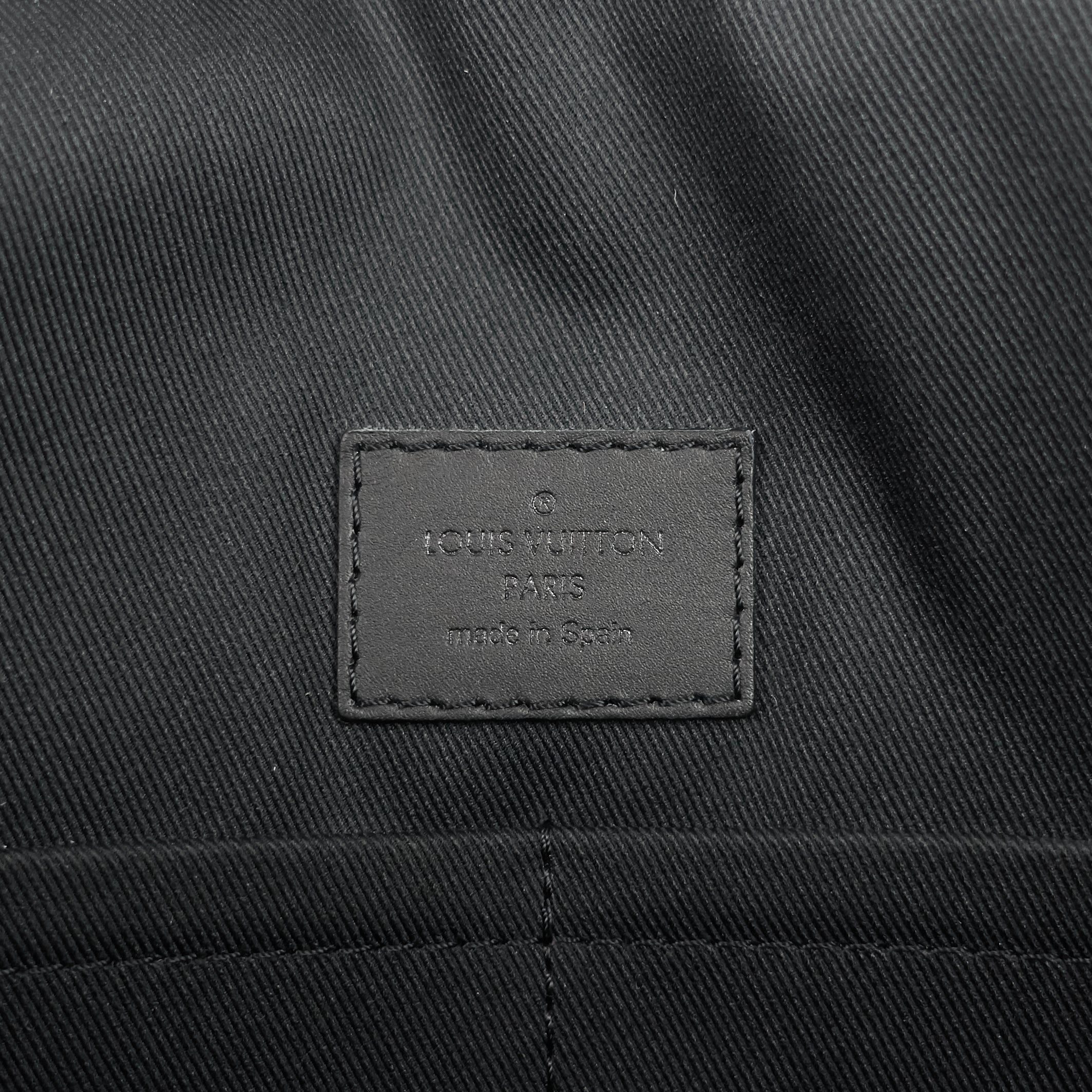 Louis Vuitto District Damier Infini Leather Messenger MM Bag