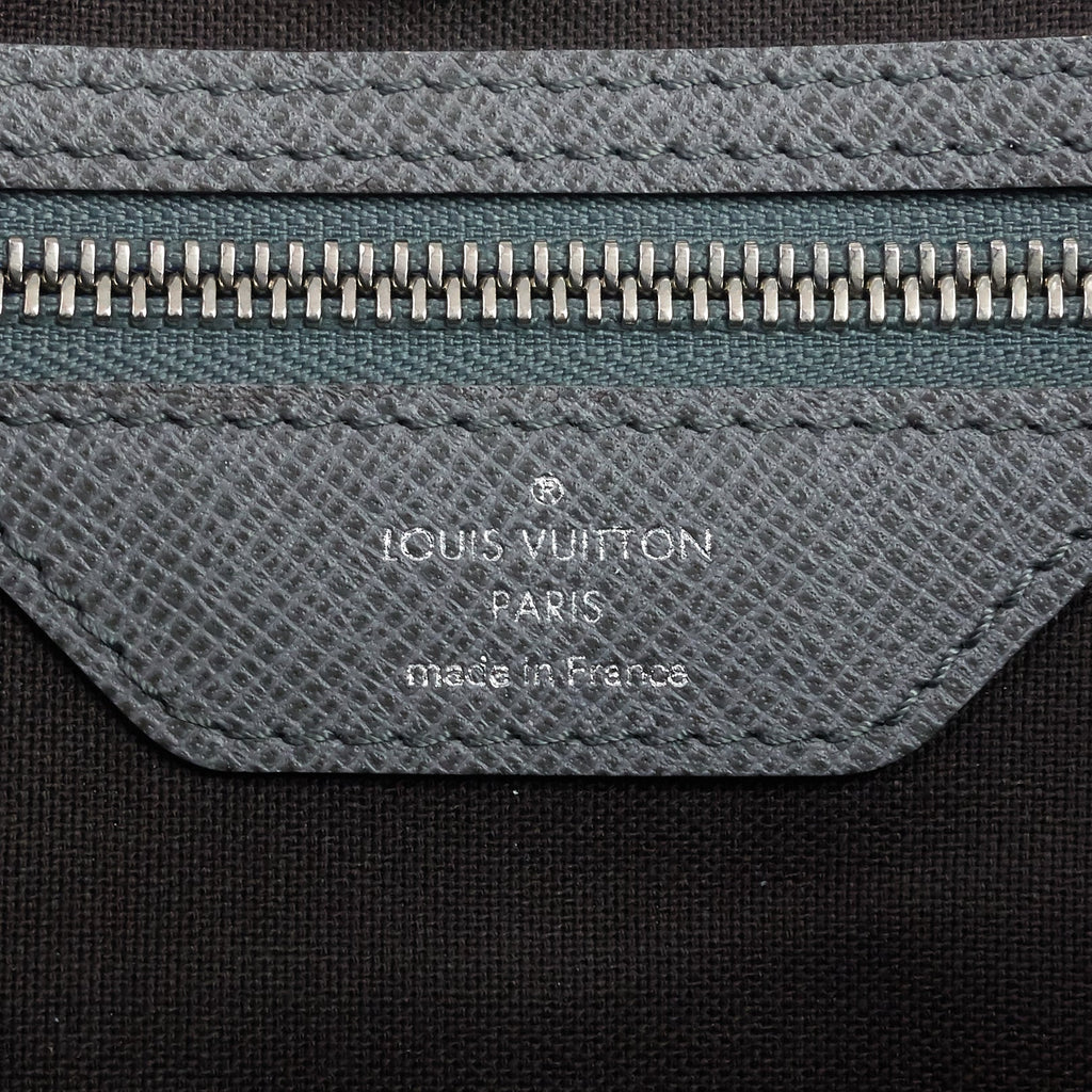 Louis Vuitto Roman MM Taiga Leather Messenger Bag