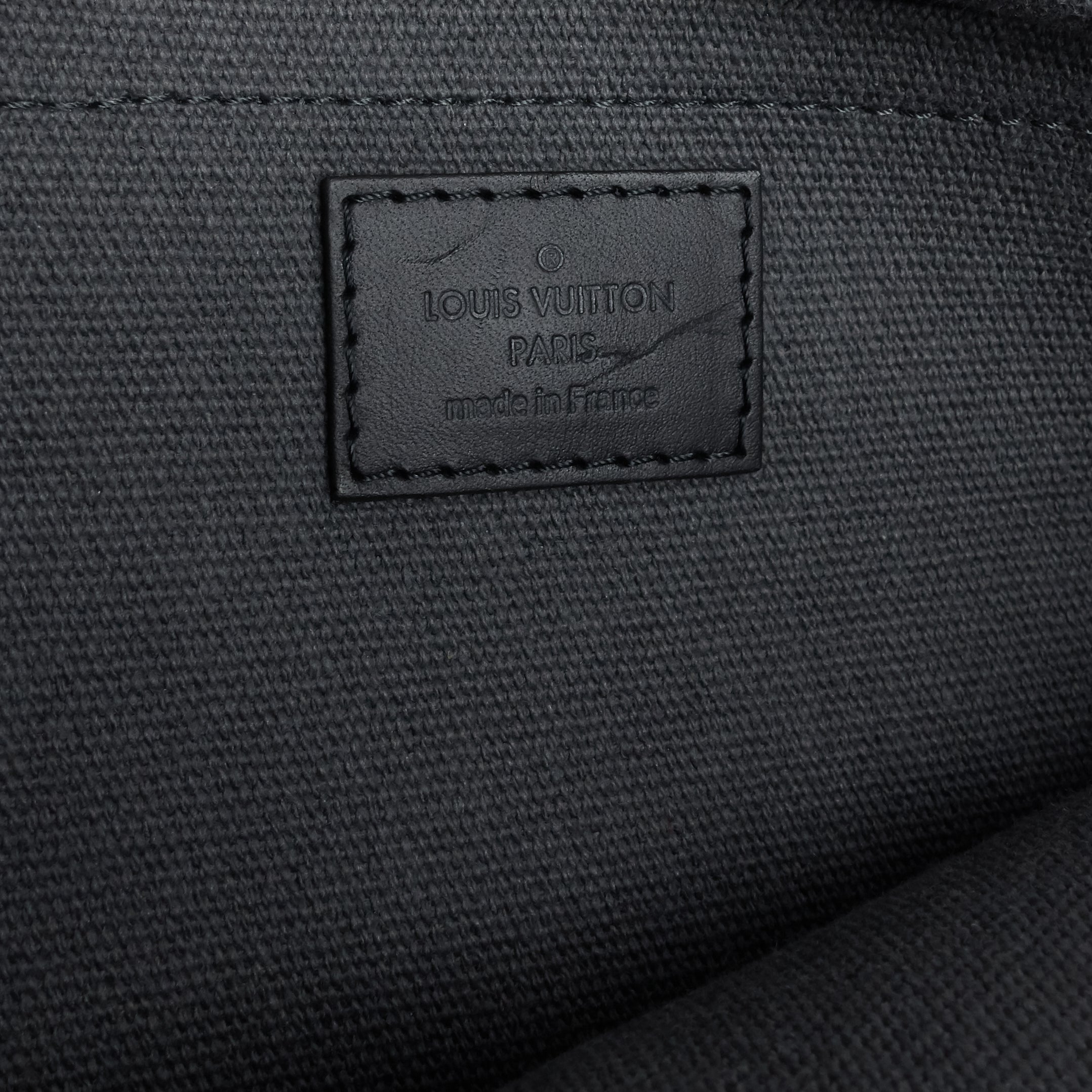 Louis Vuitto Omaha Utah Leather Messenger Bag