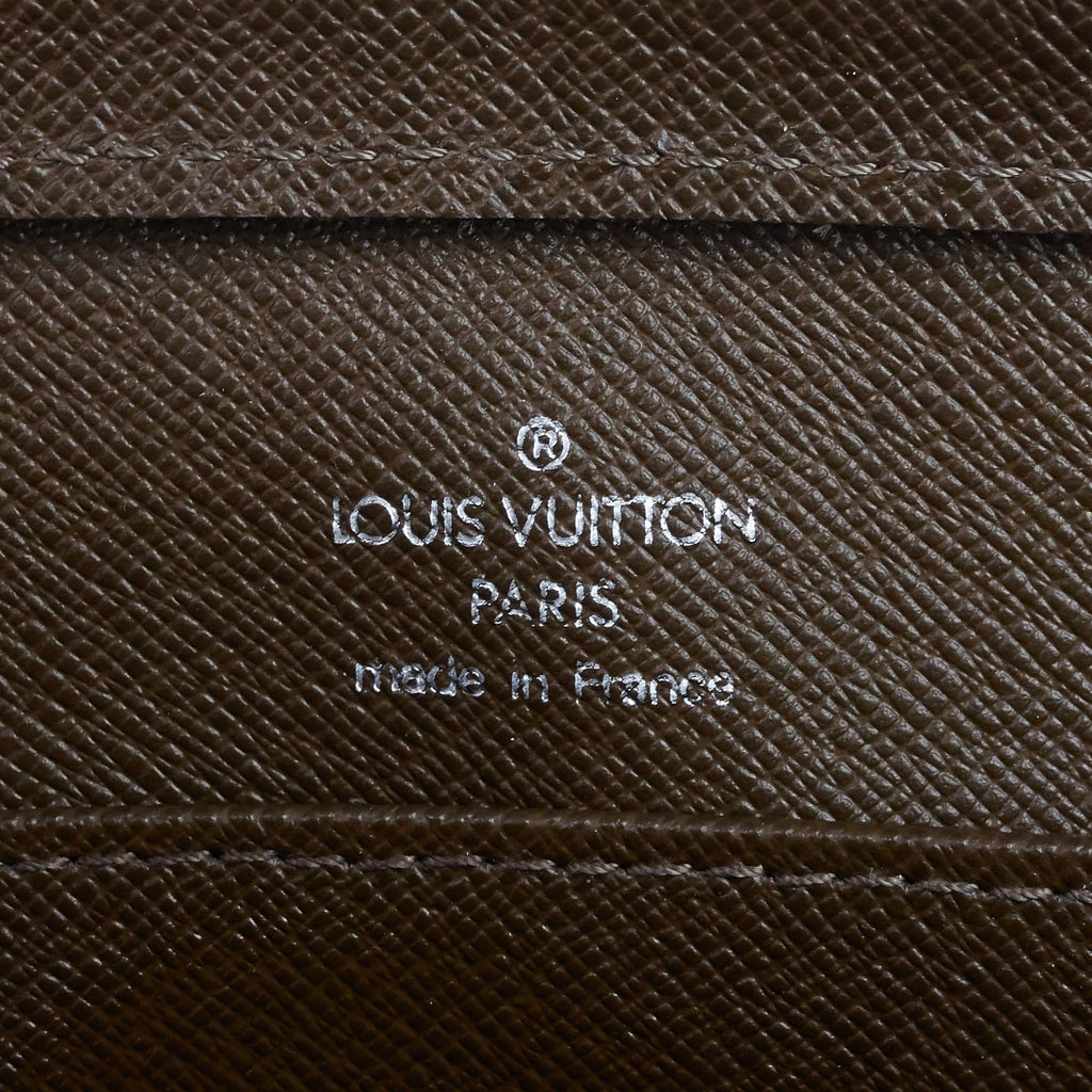 Louis Vuitto Pochette Baikal Grizzli Taiga Leather Bag