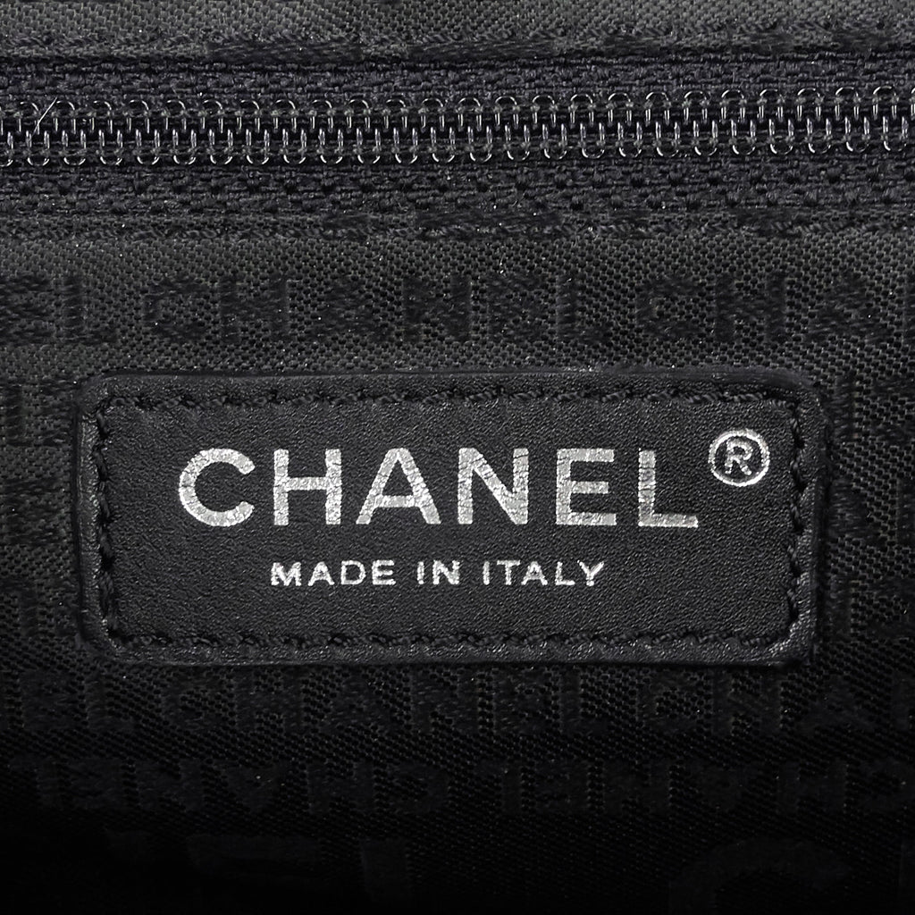 Chanel Floral AppliquÃ© Tweed Messenger Bag