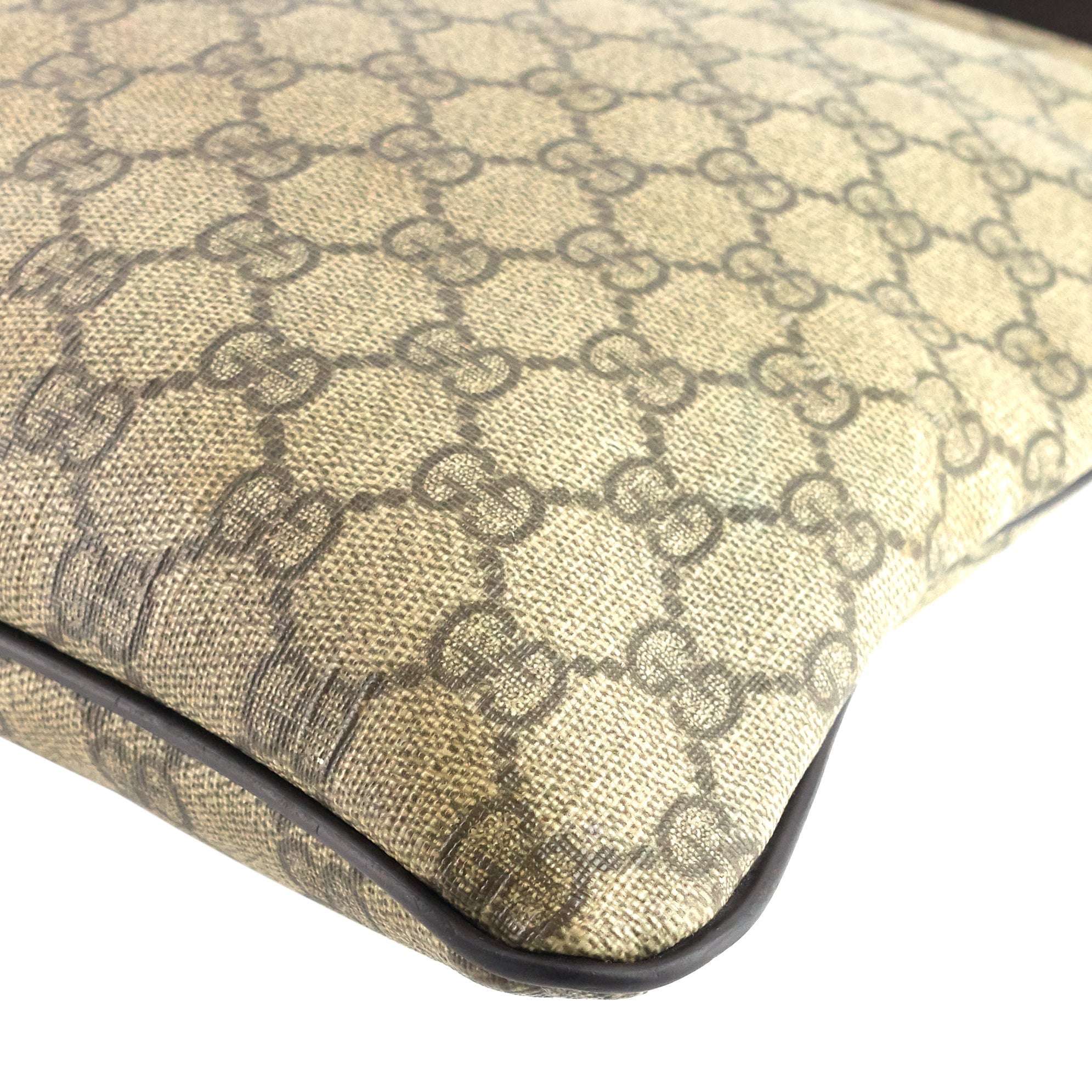 Gucci GG Supreme Canvas Flat Messenger Crossbody Bag