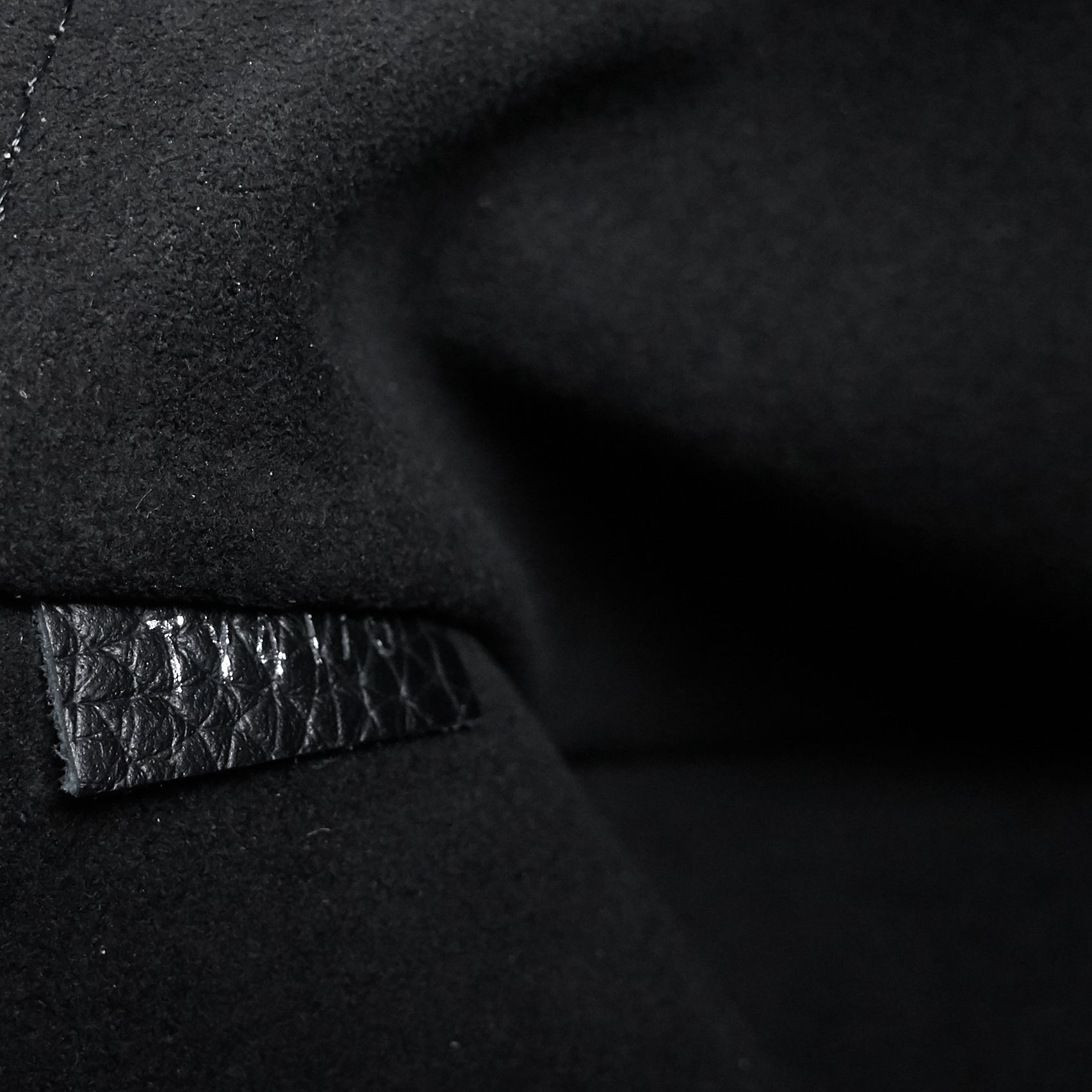 Louis Vuitto Zip Around Jour GM Taurillon Leather Pochette Bag