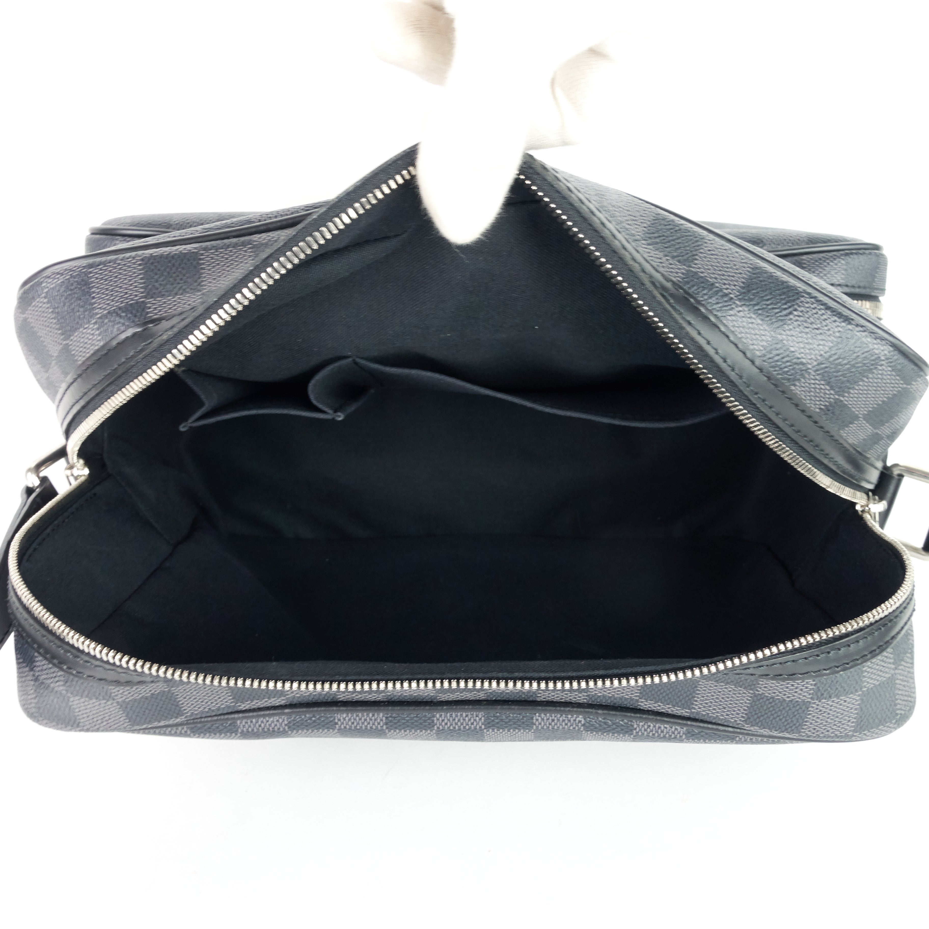 Louis Vuitto Leoh Damier Graphite Canvas Messenger Bag