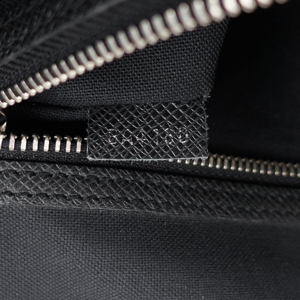 Louis Vuitto Roman MM Taiga Leather Messenger Bag