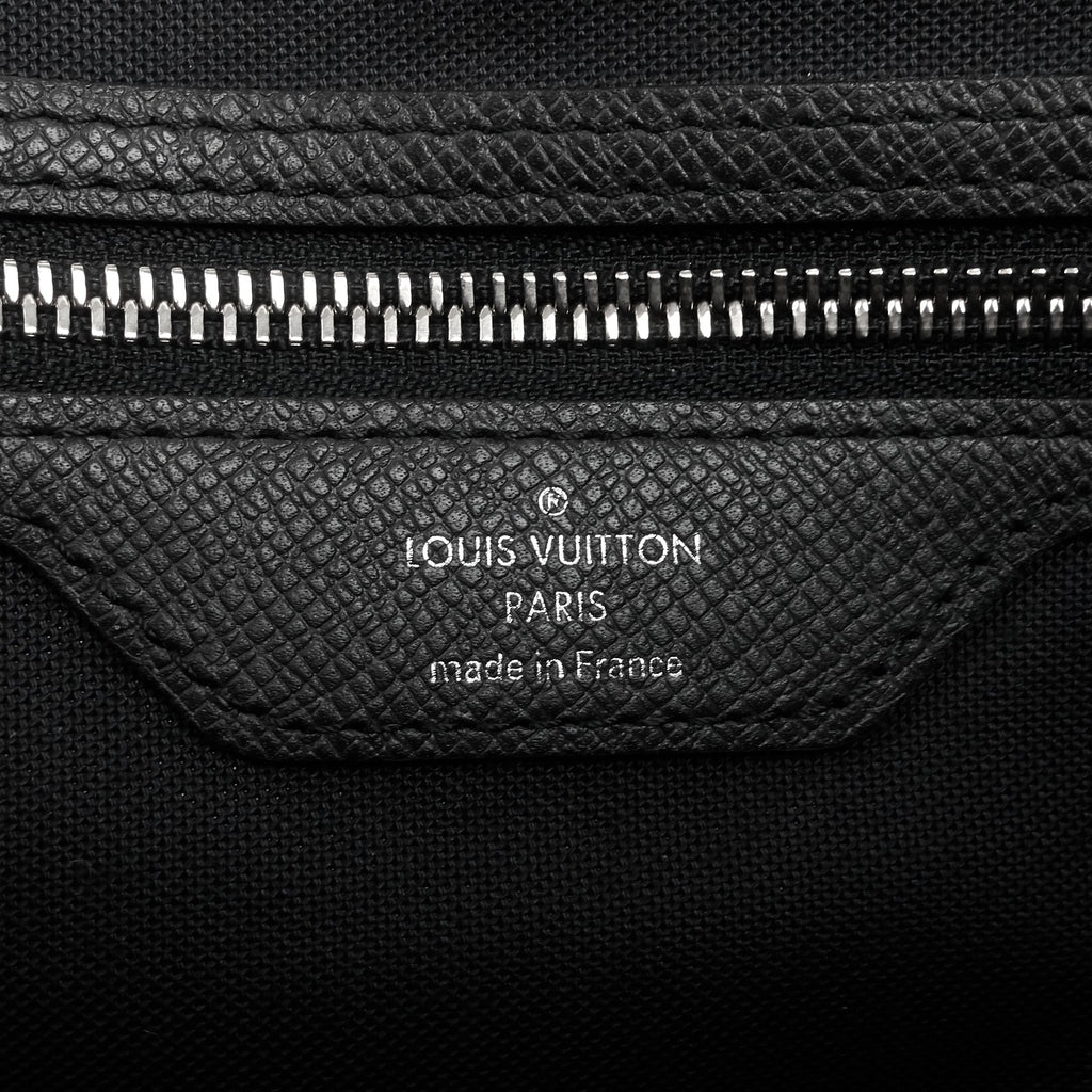 Louis Vuitto Roman MM Taiga Leather Messenger Bag