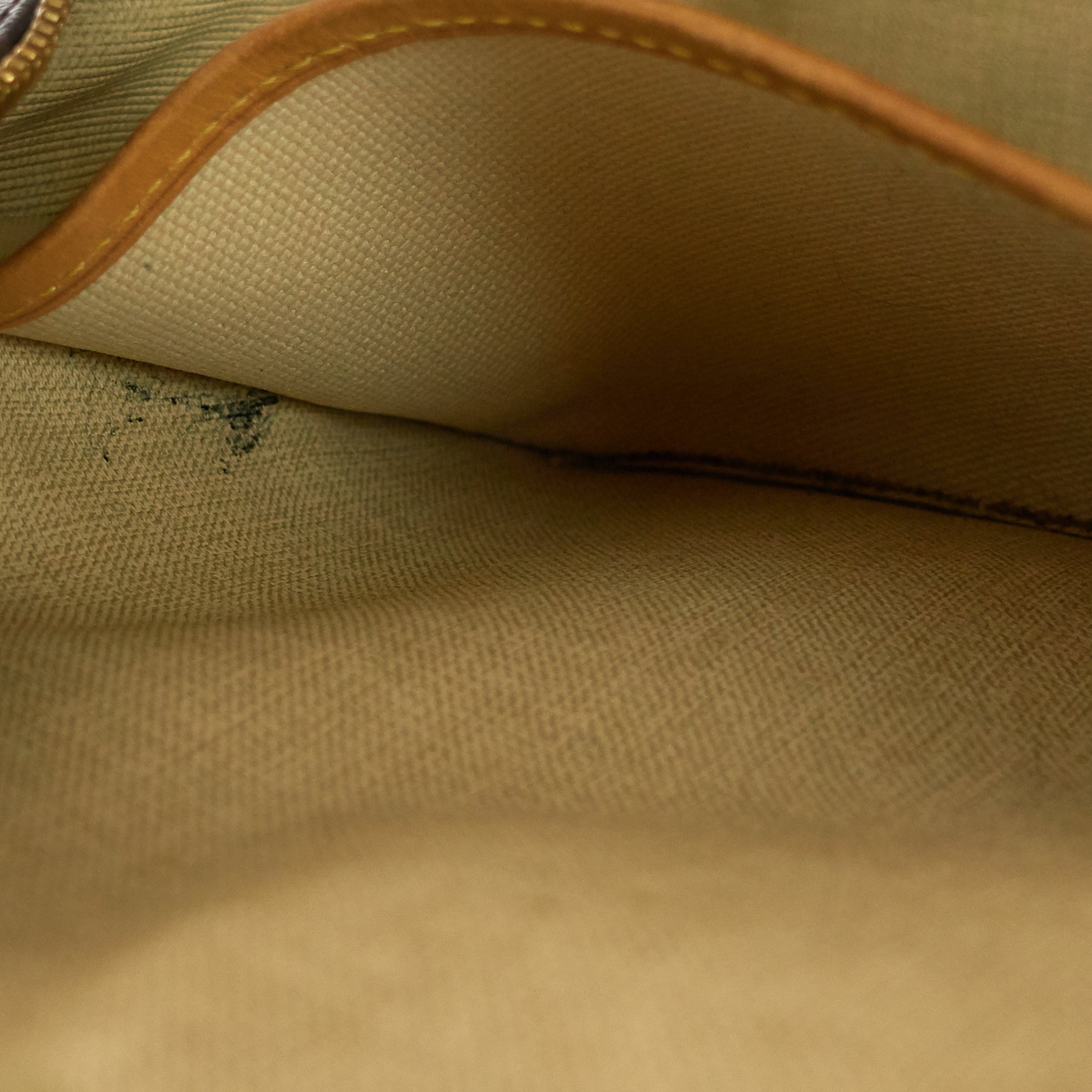 Louis Vuitto Deauville Monogram Canvas Bag