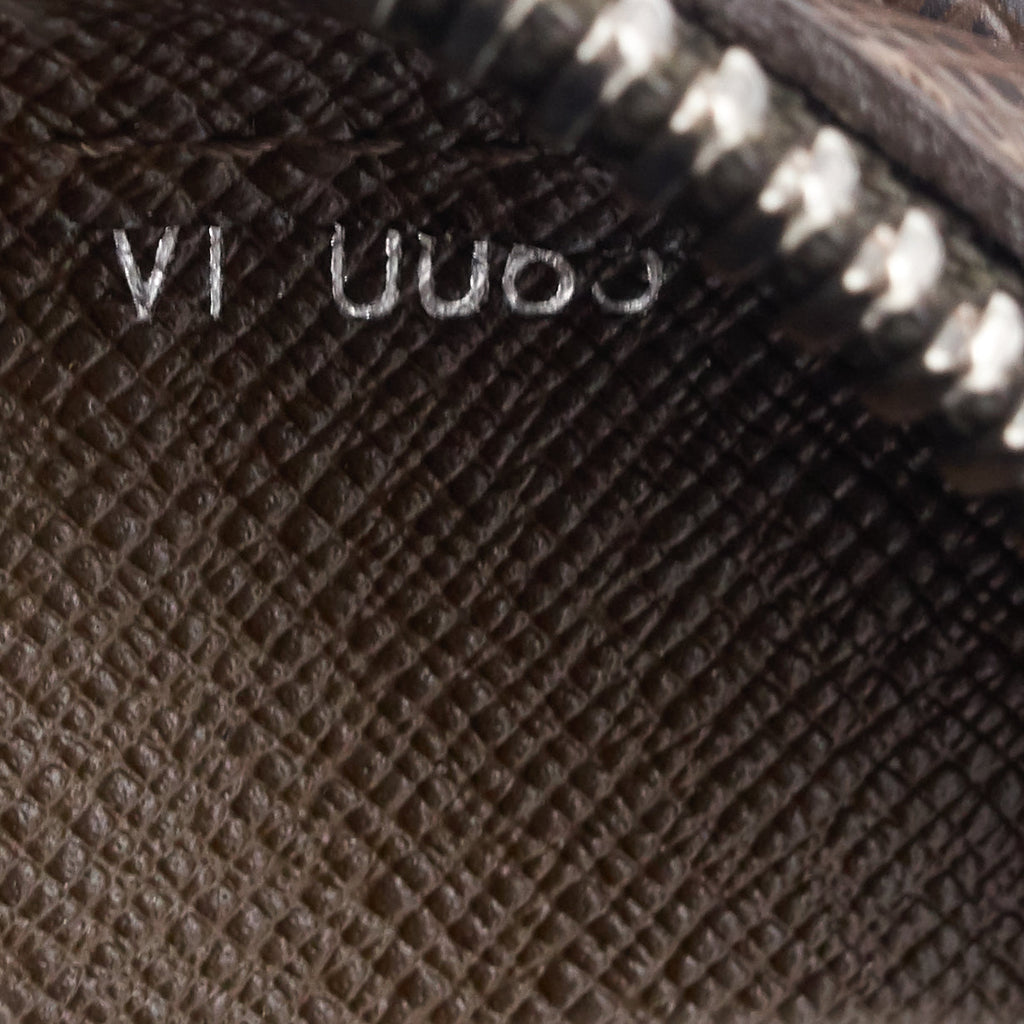 Louis Vuitto Pochette Baikal Grizzli Taiga Leather Bag