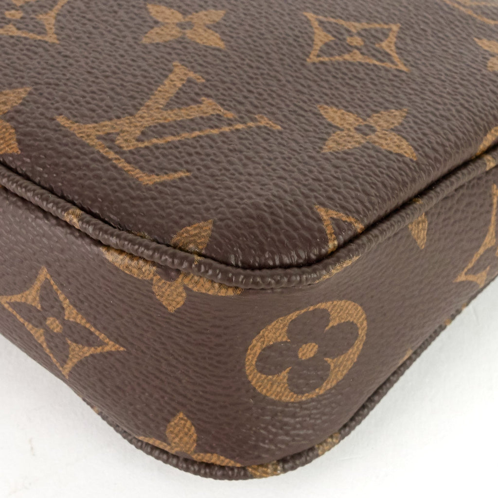 Louis Vuitto Pochette Accessoires NM Monogram Canvas Bag