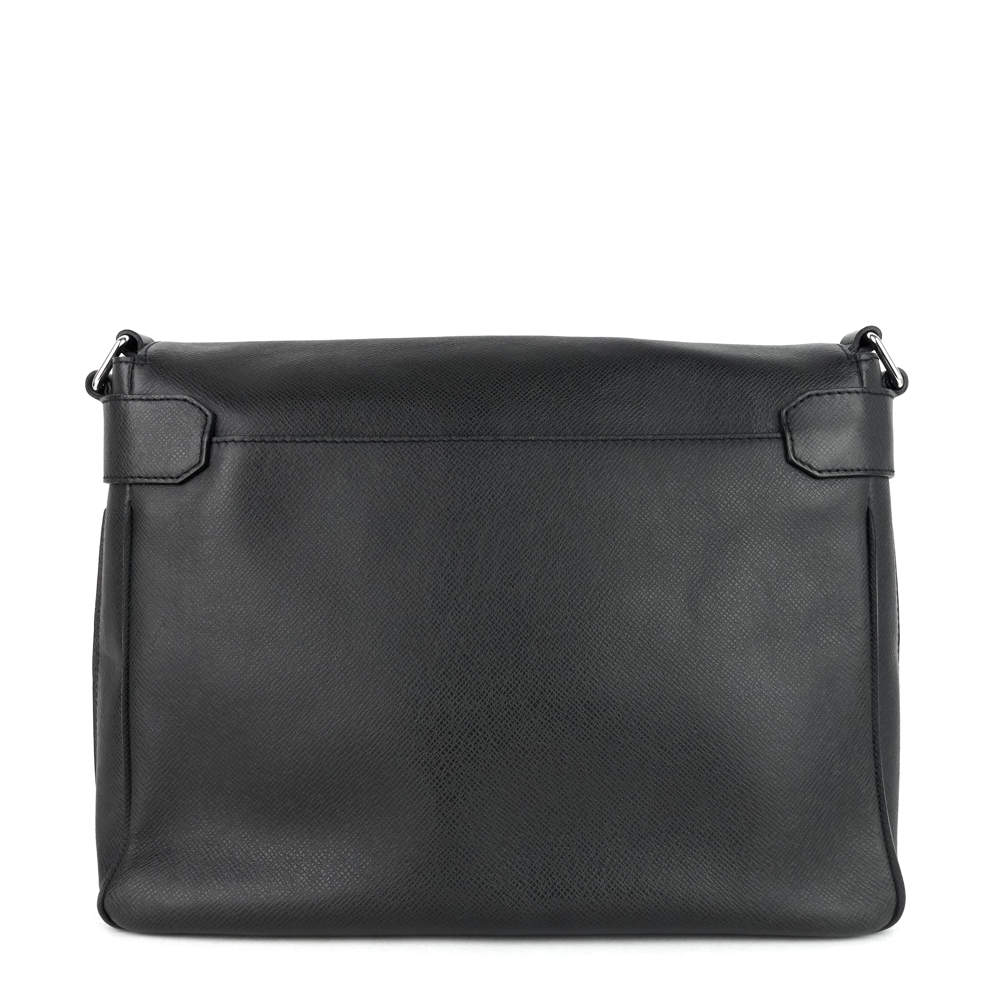 Louis Vuitto Roman MM Taiga Leather Messenger Bag