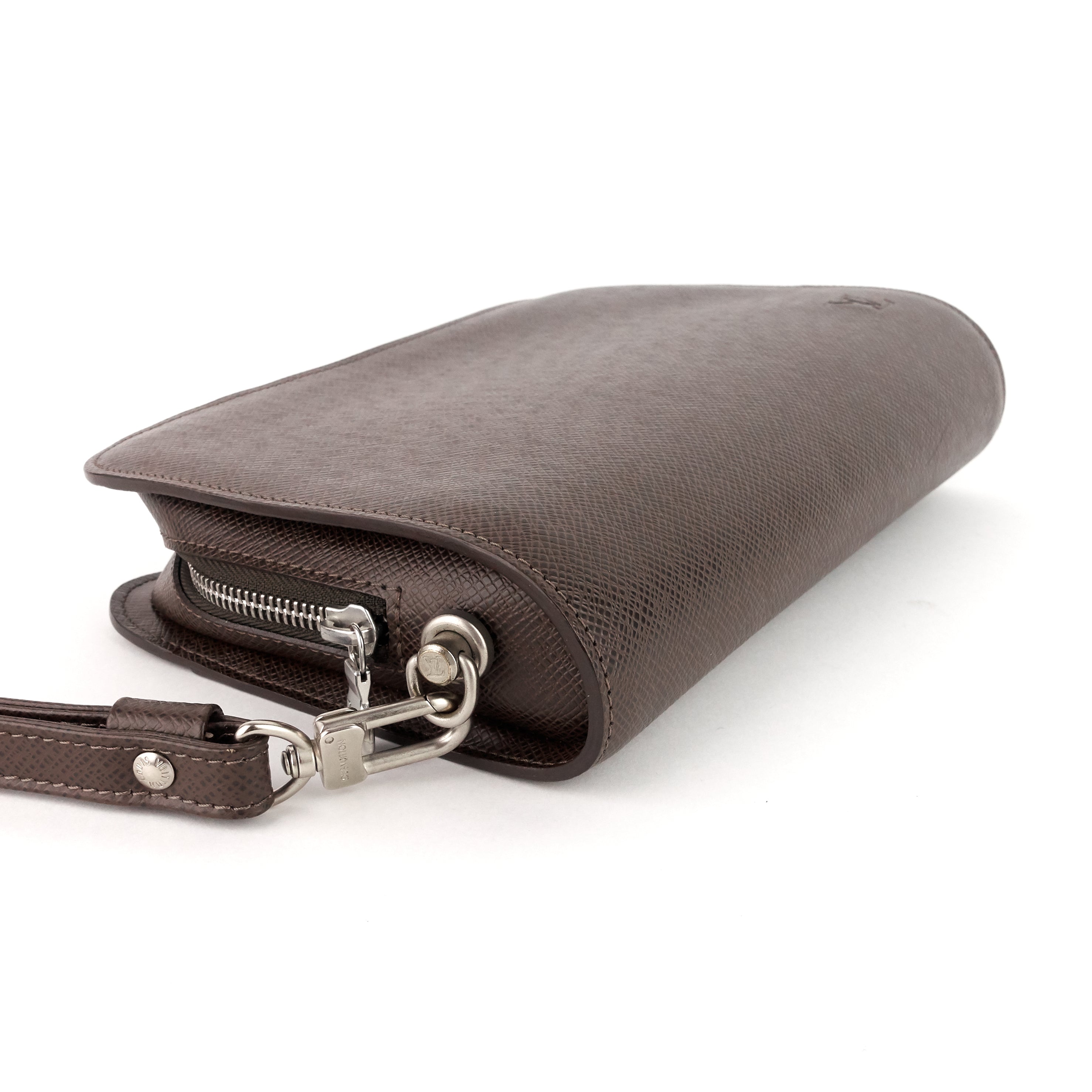 Louis Vuitto Pochette Baikal Grizzli Taiga Leather Bag