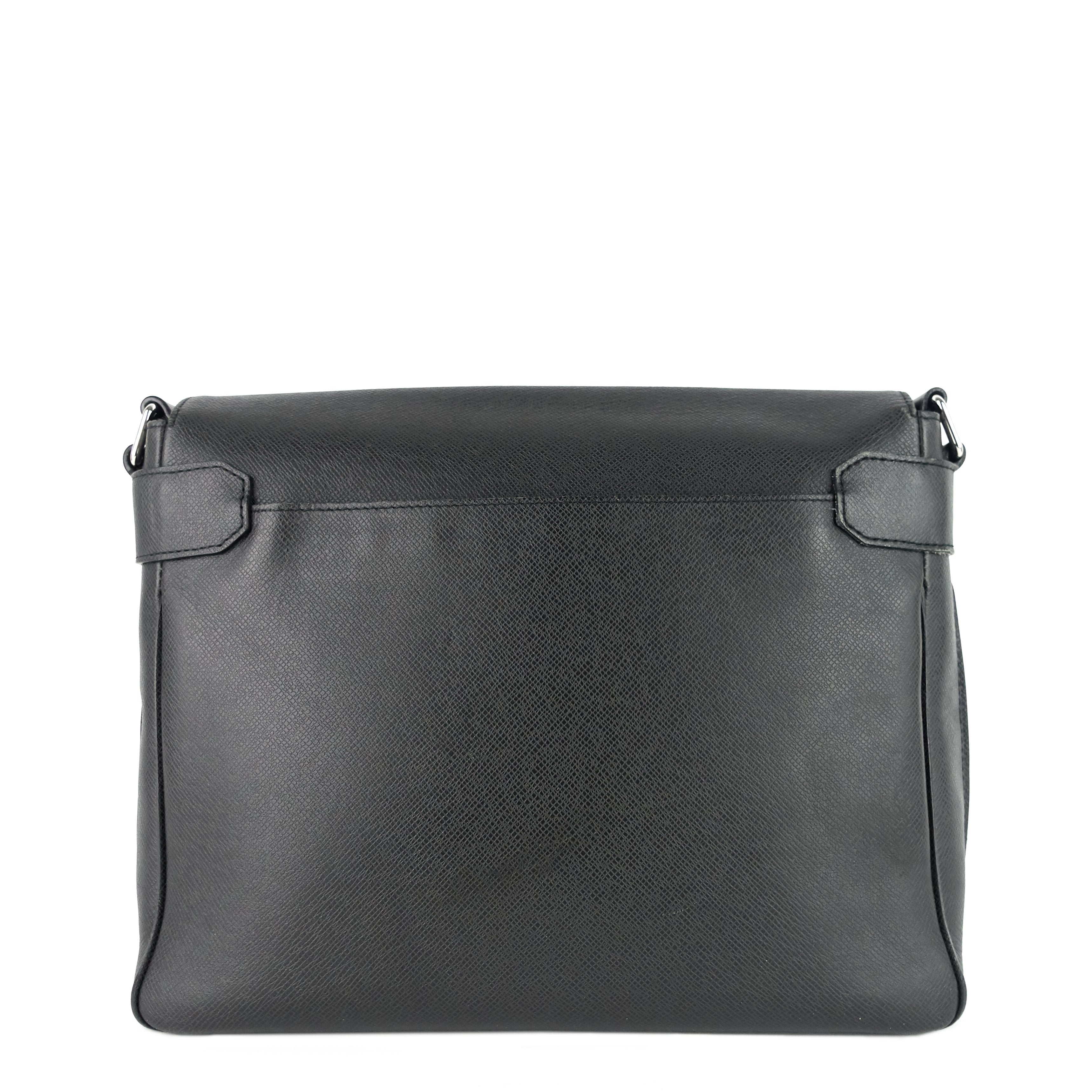 Louis Vuitto Roman MM Taiga Leather Messenger Bag