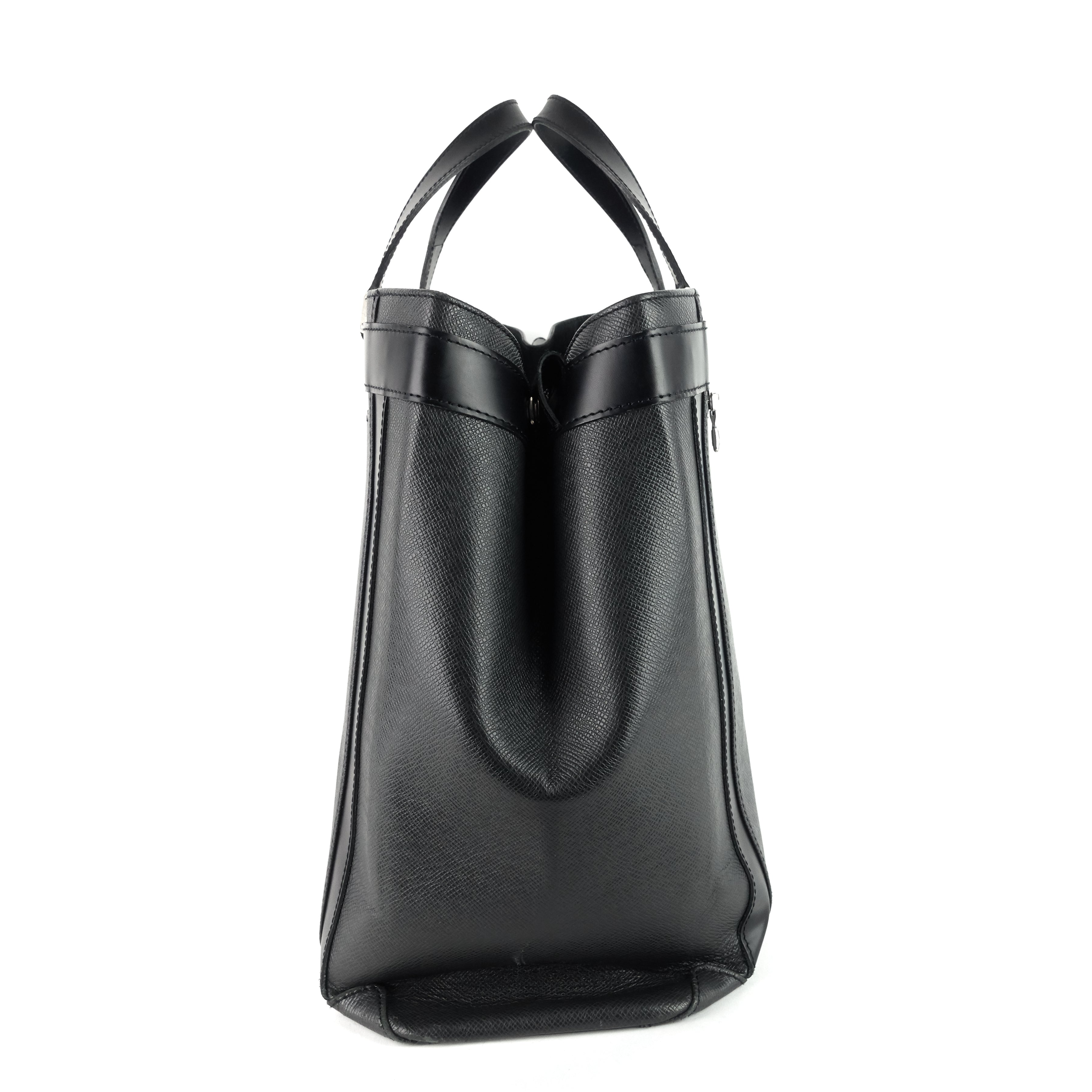 Louis Vuitto Kasbek GM Taiga Leather Bag