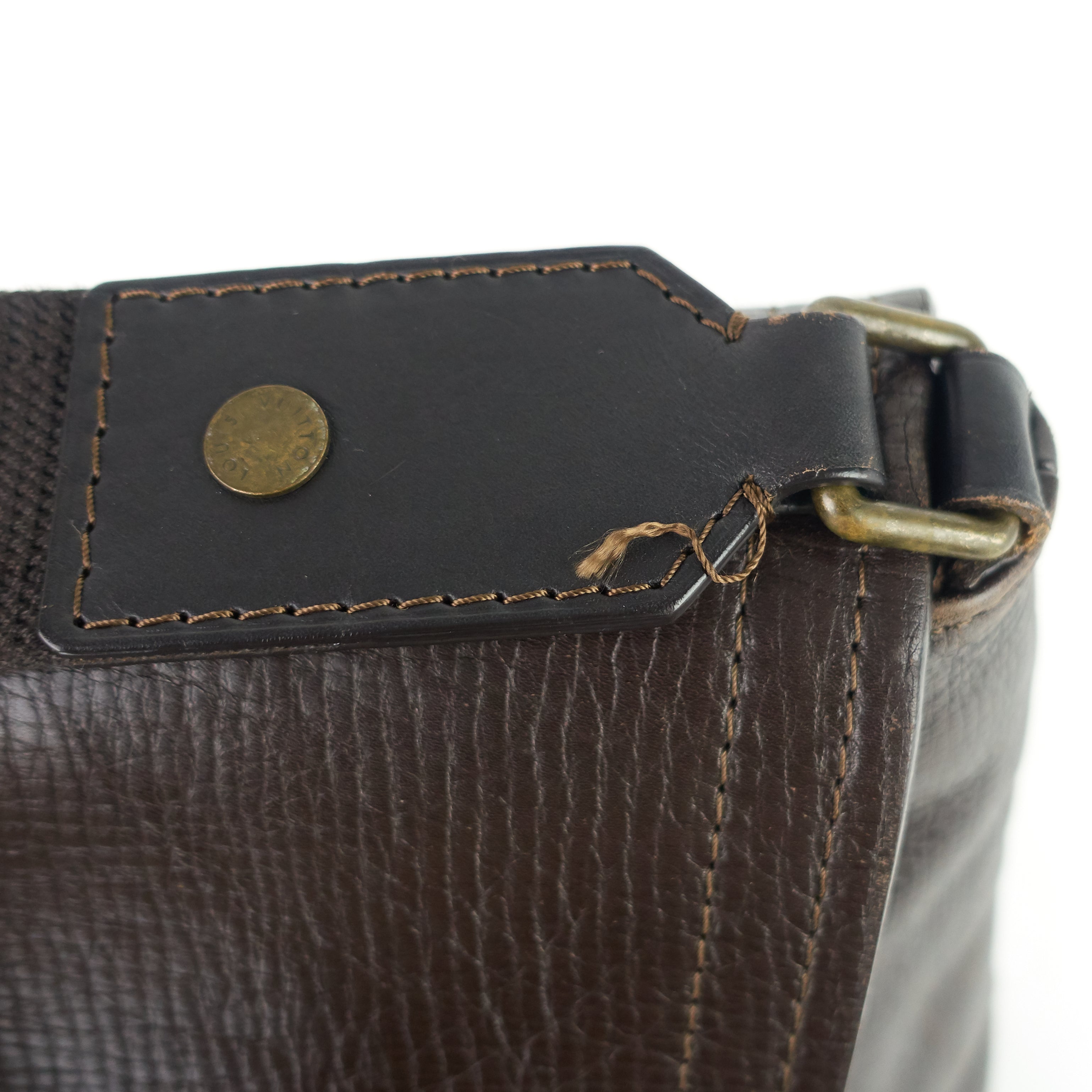 Louis Vuitto Omaha Utah Leather Messenger Bag