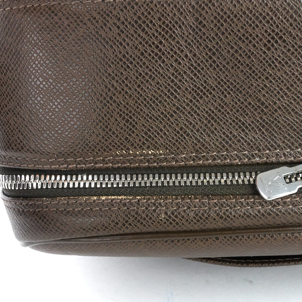 Louis Vuitto Reporter PM Taiga Leather Bag
