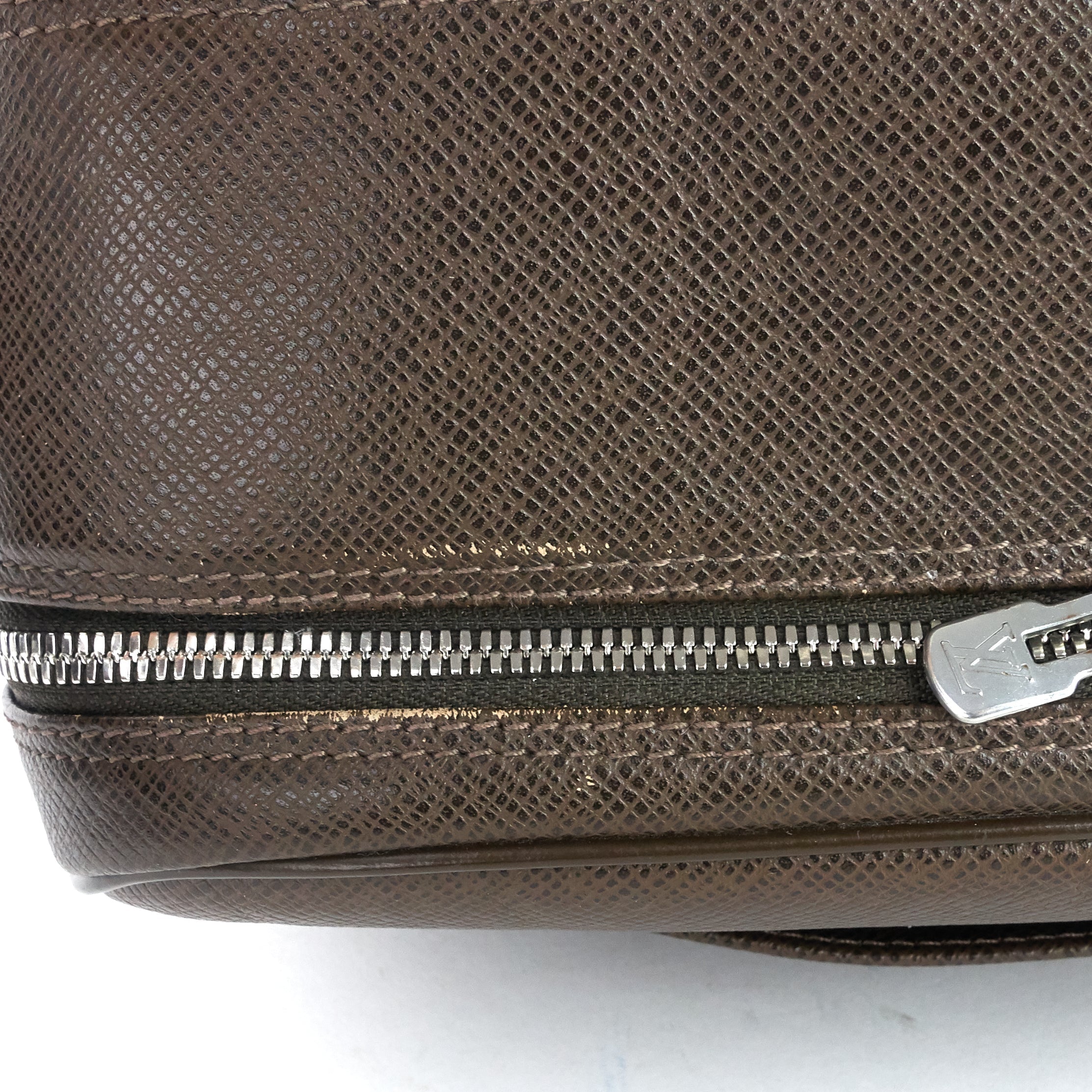 Louis Vuitto Reporter PM Taiga Leather Bag
