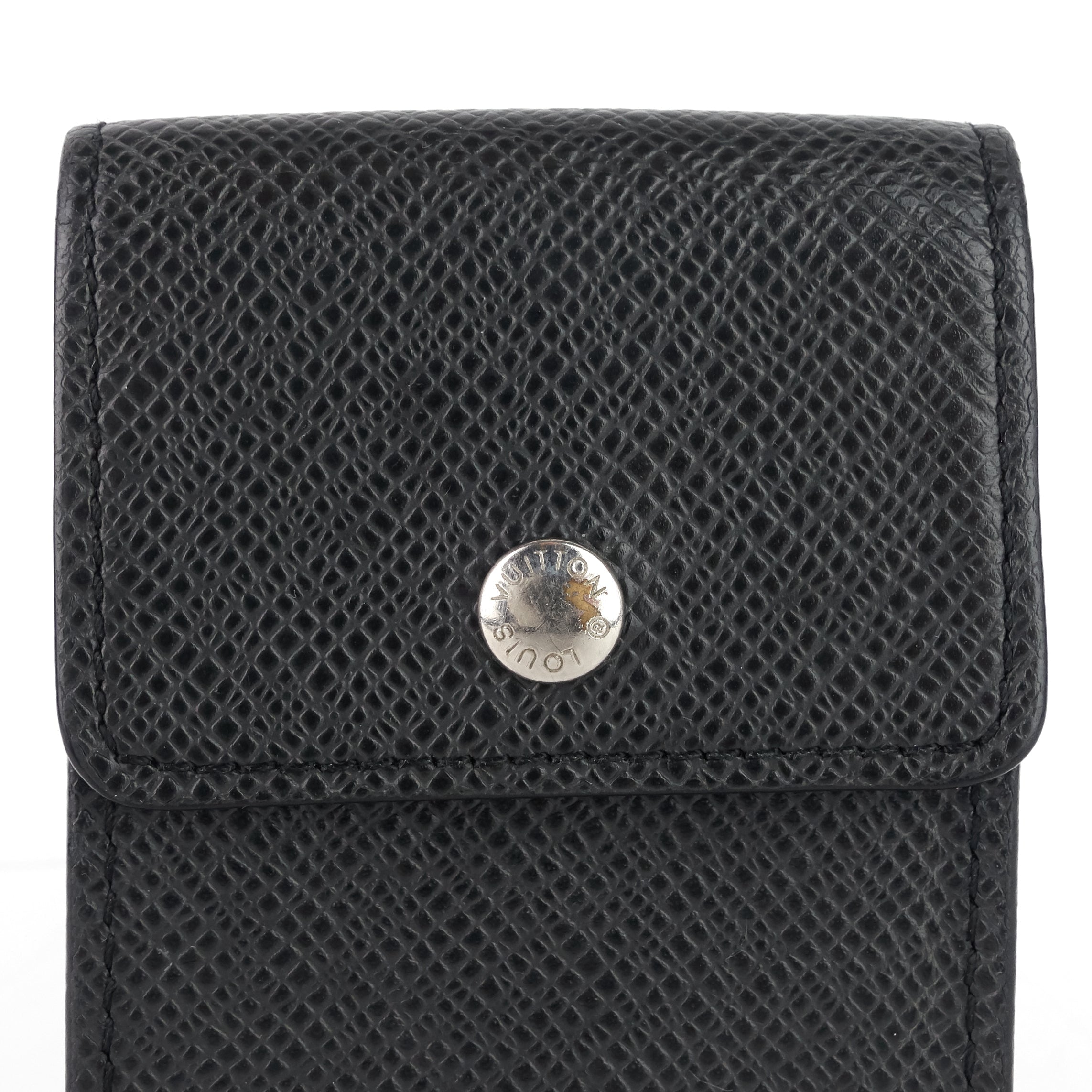 Louis Vuitto Porte Cles Badge Ardoise Taiga Leather Pouch Keychain