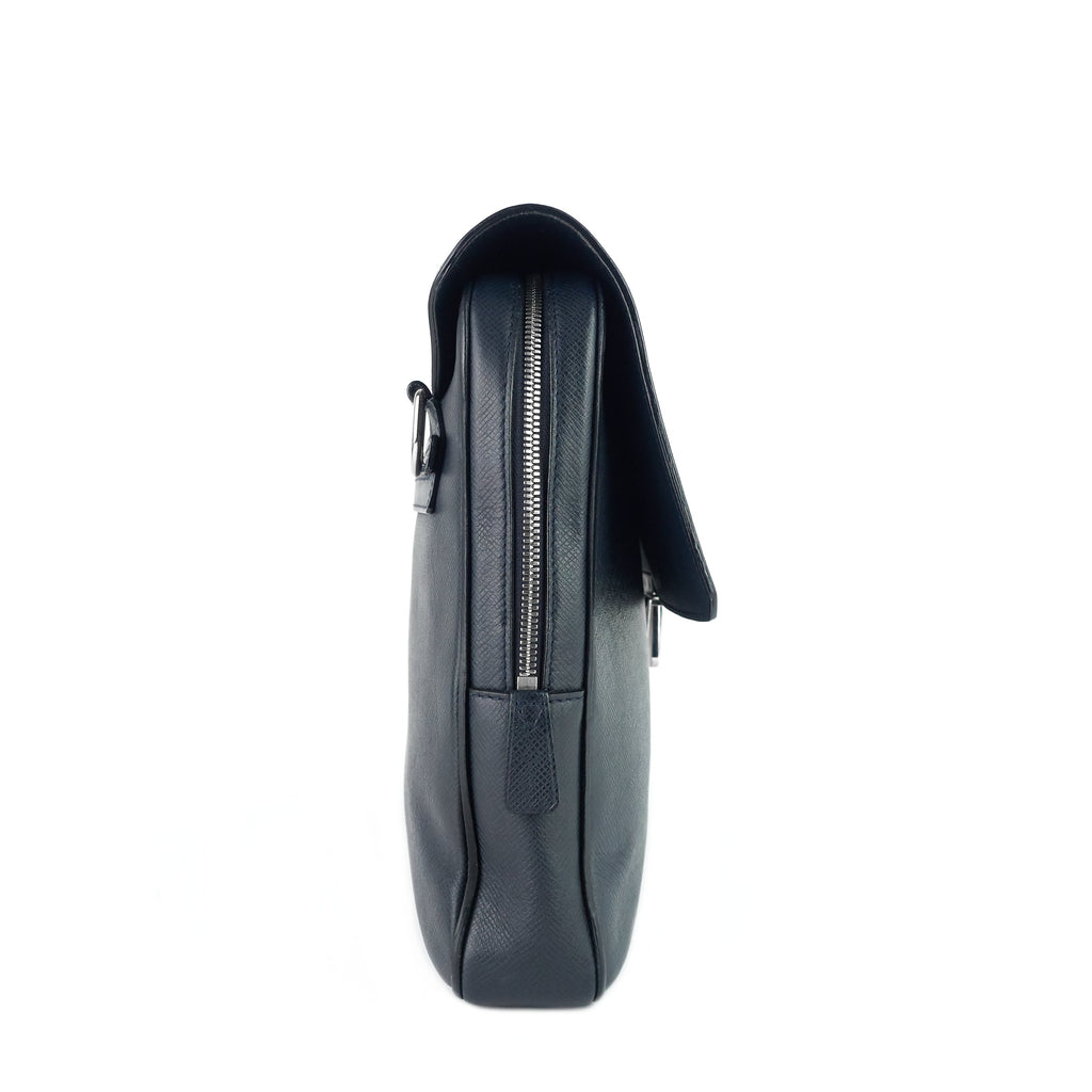 Louis Vuitto Vassili PM Taiga Leather Briefcase Bag