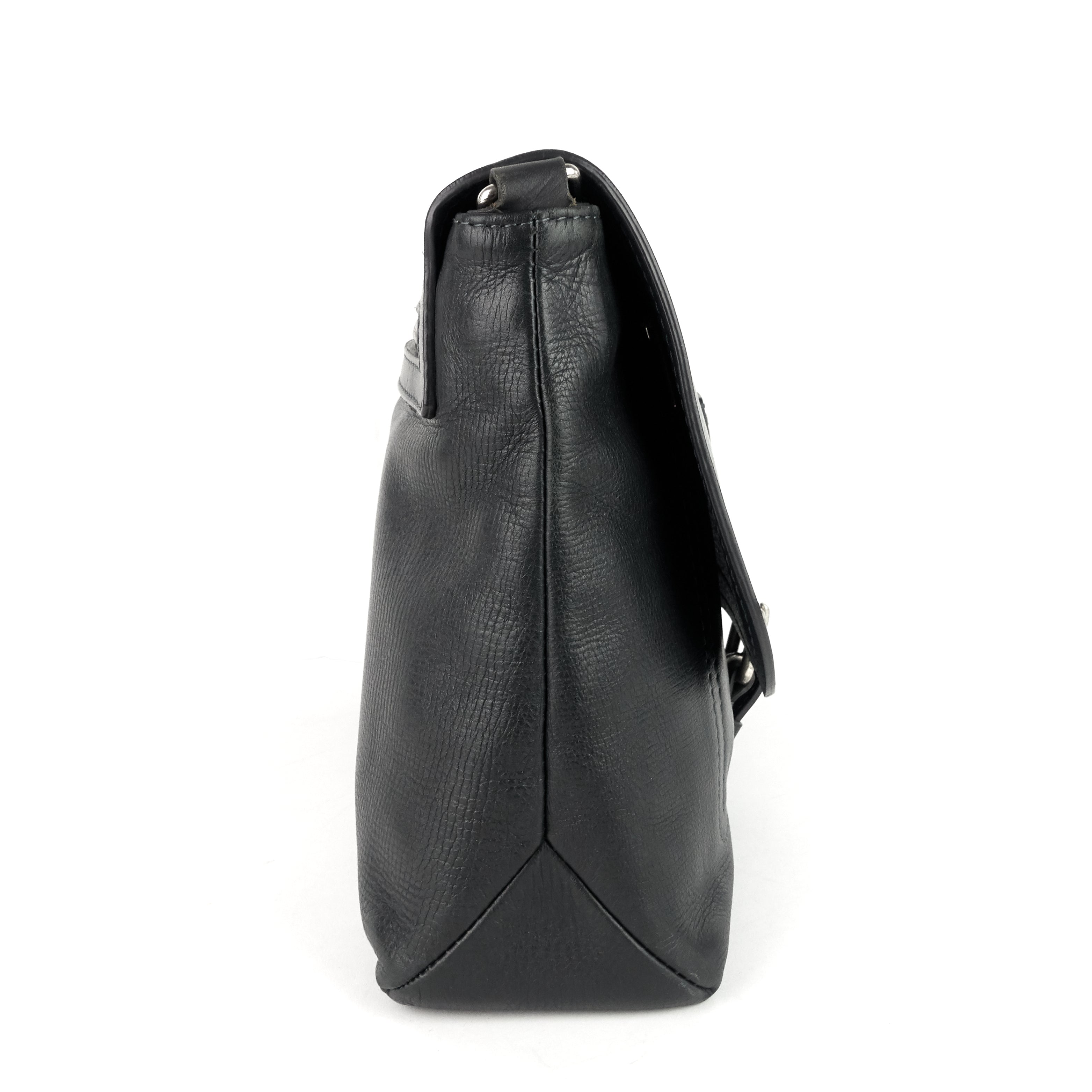 Louis Vuitto Omaha Utah Leather Messenger Bag