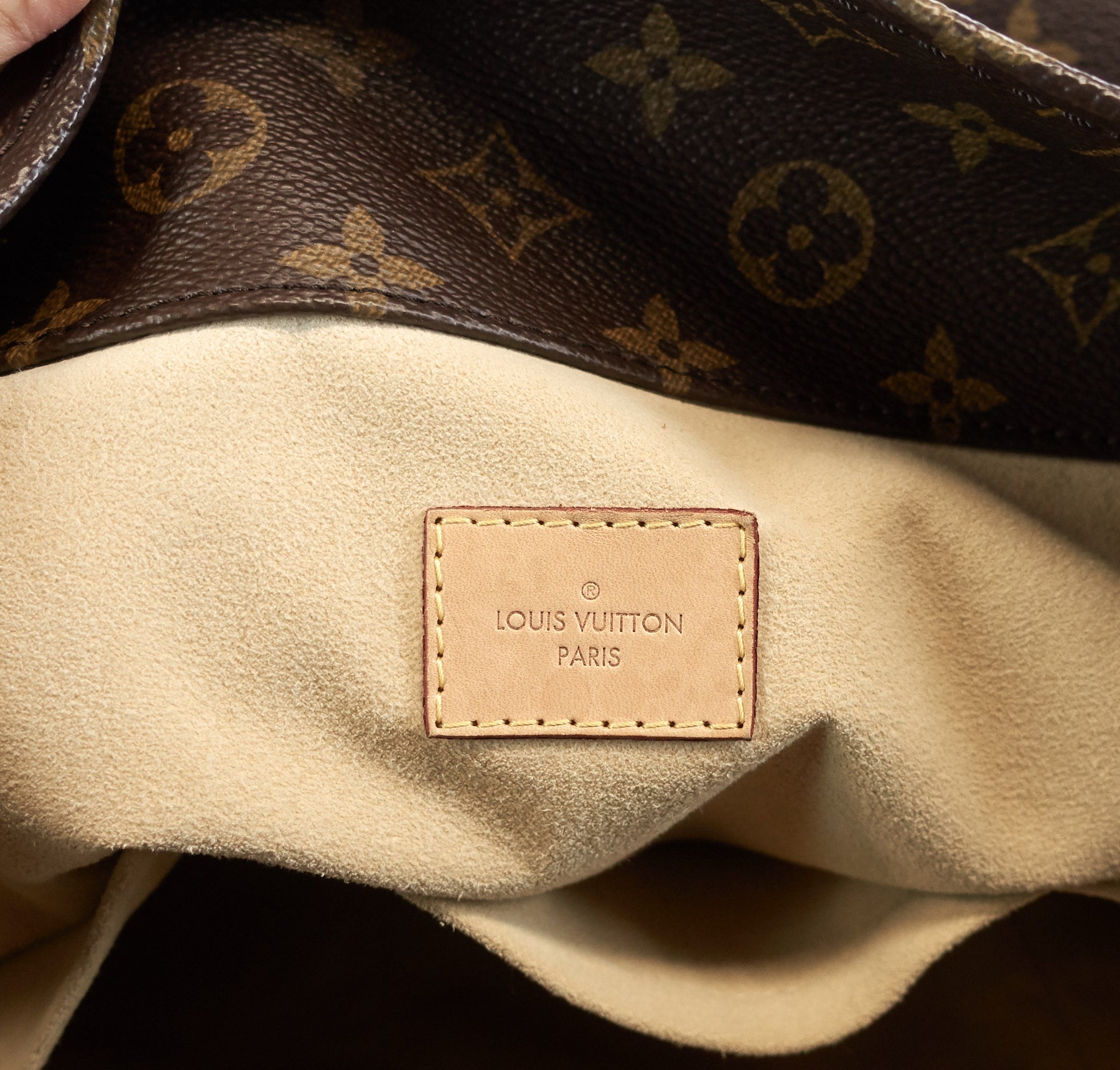 Louis Vuitto Artsy MM Monogram Canvas Shoulder Bag