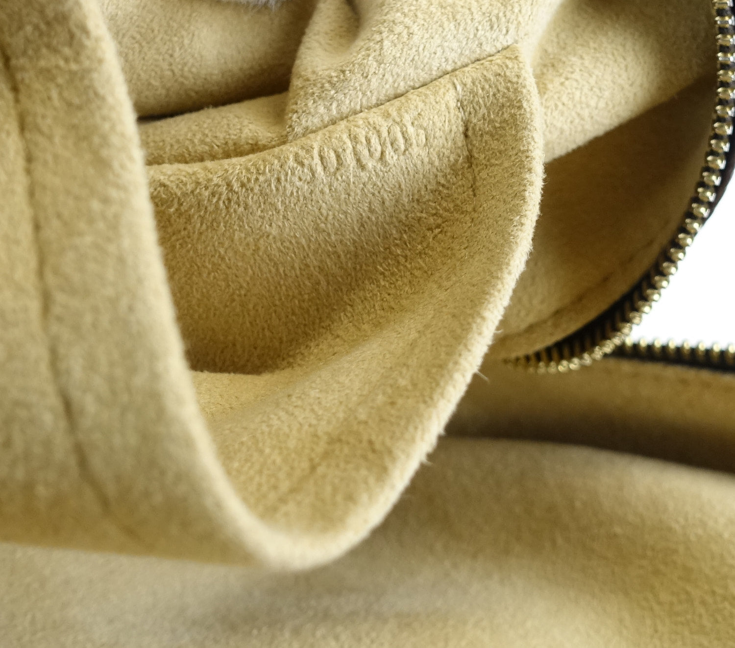 Louis Vuitto Manhattan PM Monogram Canvas Bag