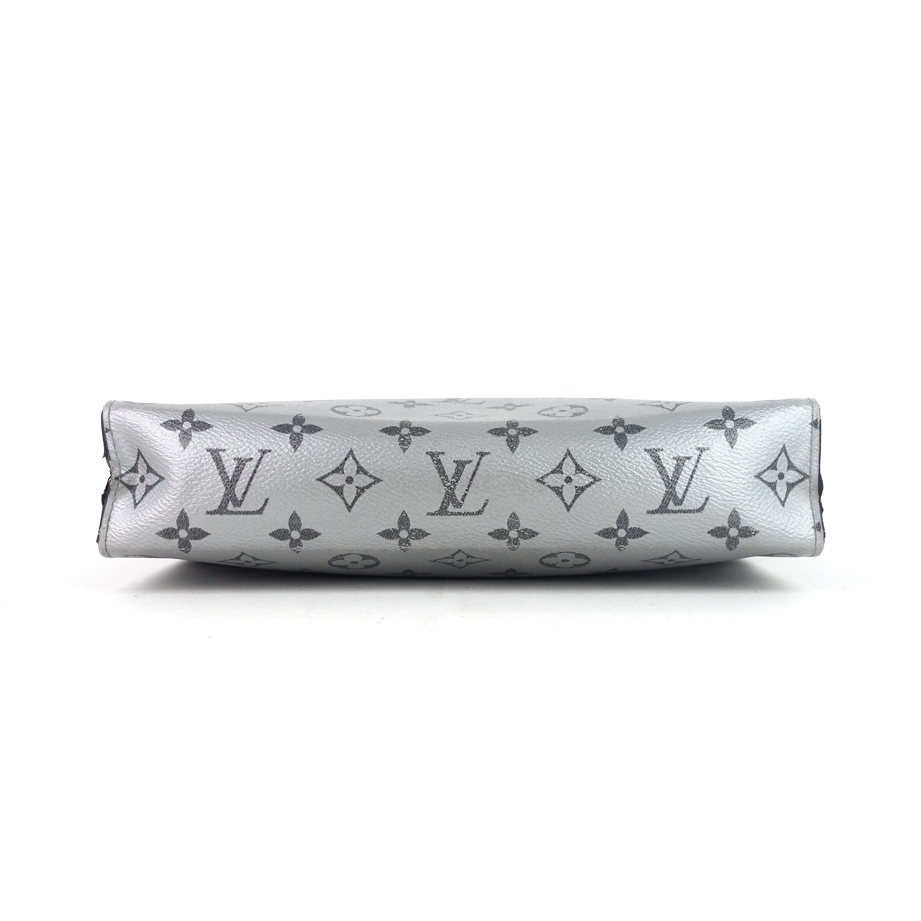 Louis Vuitto Voyage MM Monogram Eclipse Split Pochette