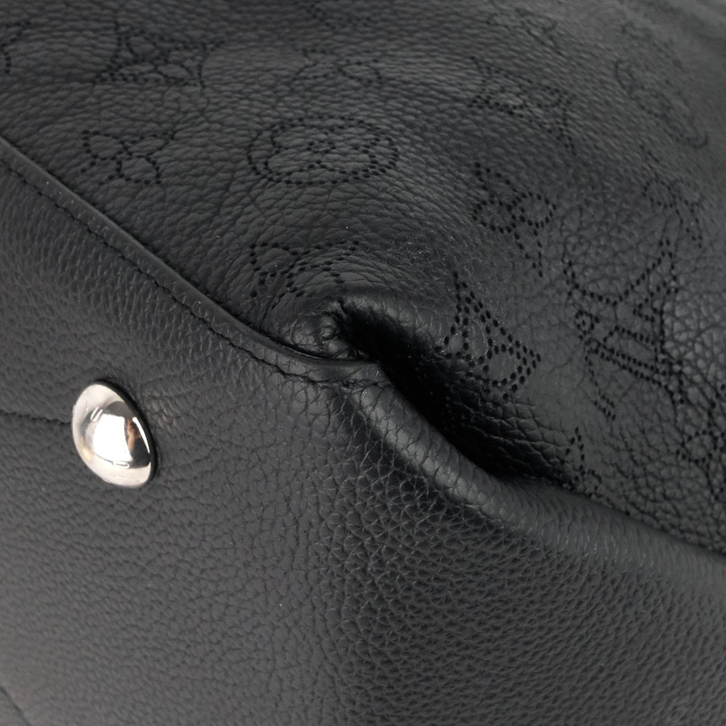 Louis Vuitto Beaubourg MM Mahina Leather Hobo Bag