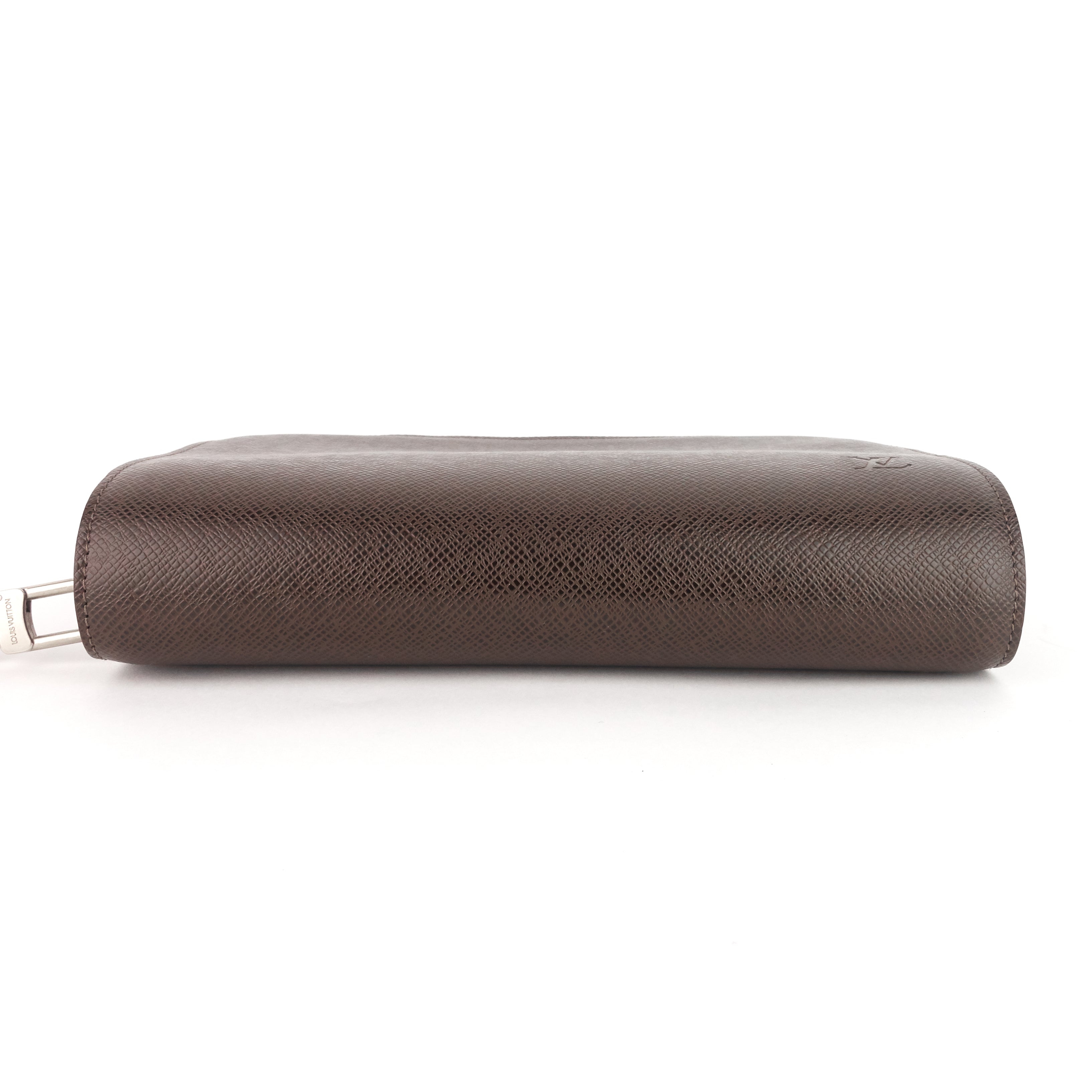 Louis Vuitto Pochette Baikal Grizzli Taiga Leather Bag