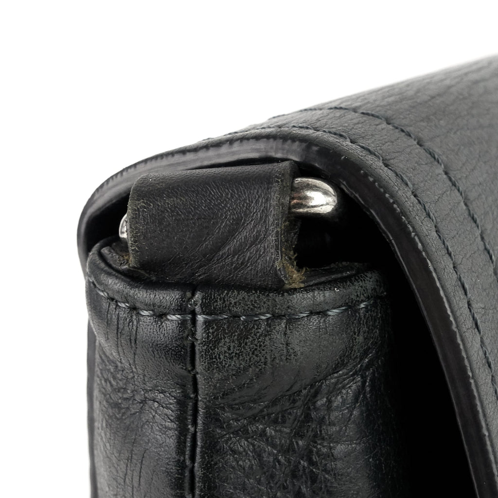 Louis Vuitto Omaha Utah Leather Messenger Bag