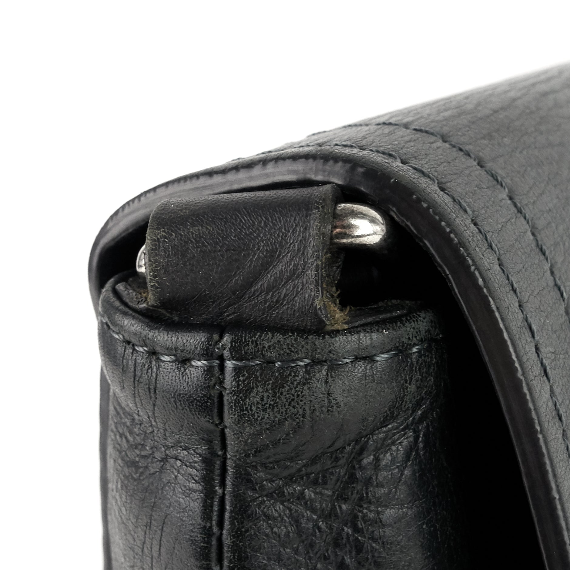Louis Vuitto Omaha Utah Leather Messenger Bag