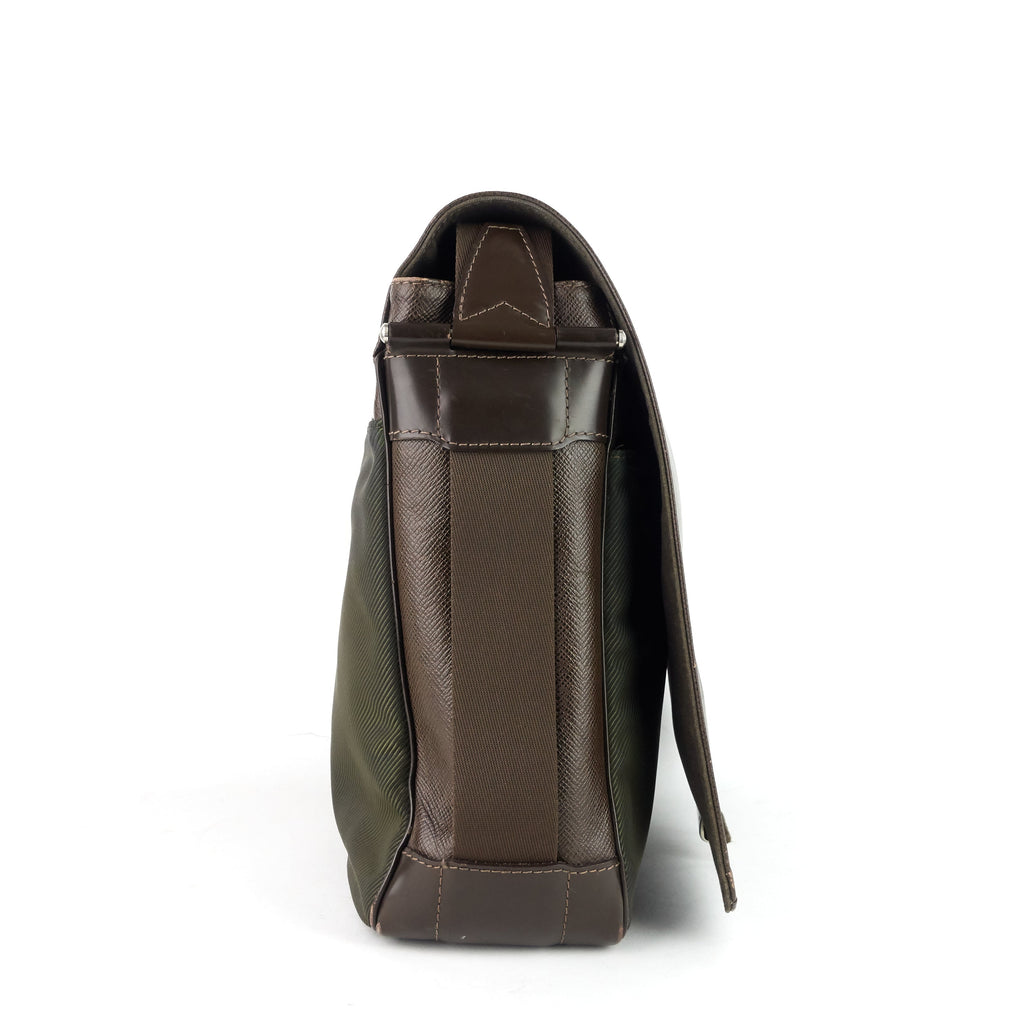 Louis Vuitto Viktor Taiga Leather Messenger Bag