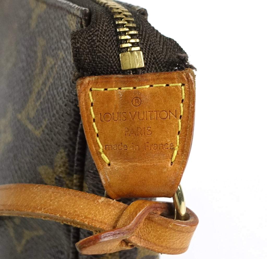 Louis Vuitto Pochette Accessoires Monogram Canvas Bag