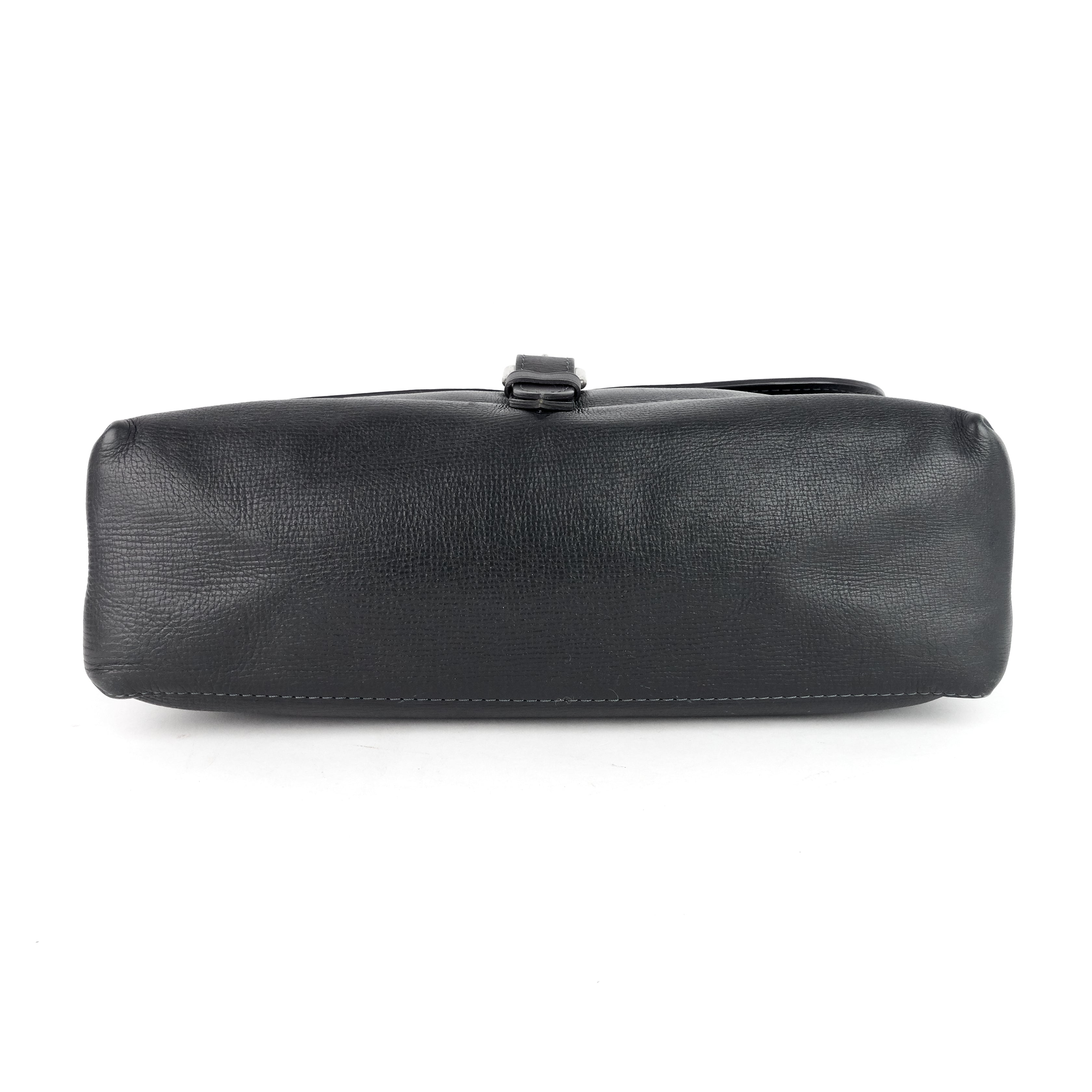 Louis Vuitto Omaha Utah Leather Messenger Bag