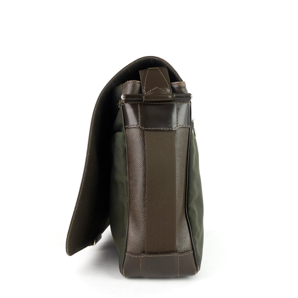 Louis Vuitto Viktor Taiga Leather Messenger Bag