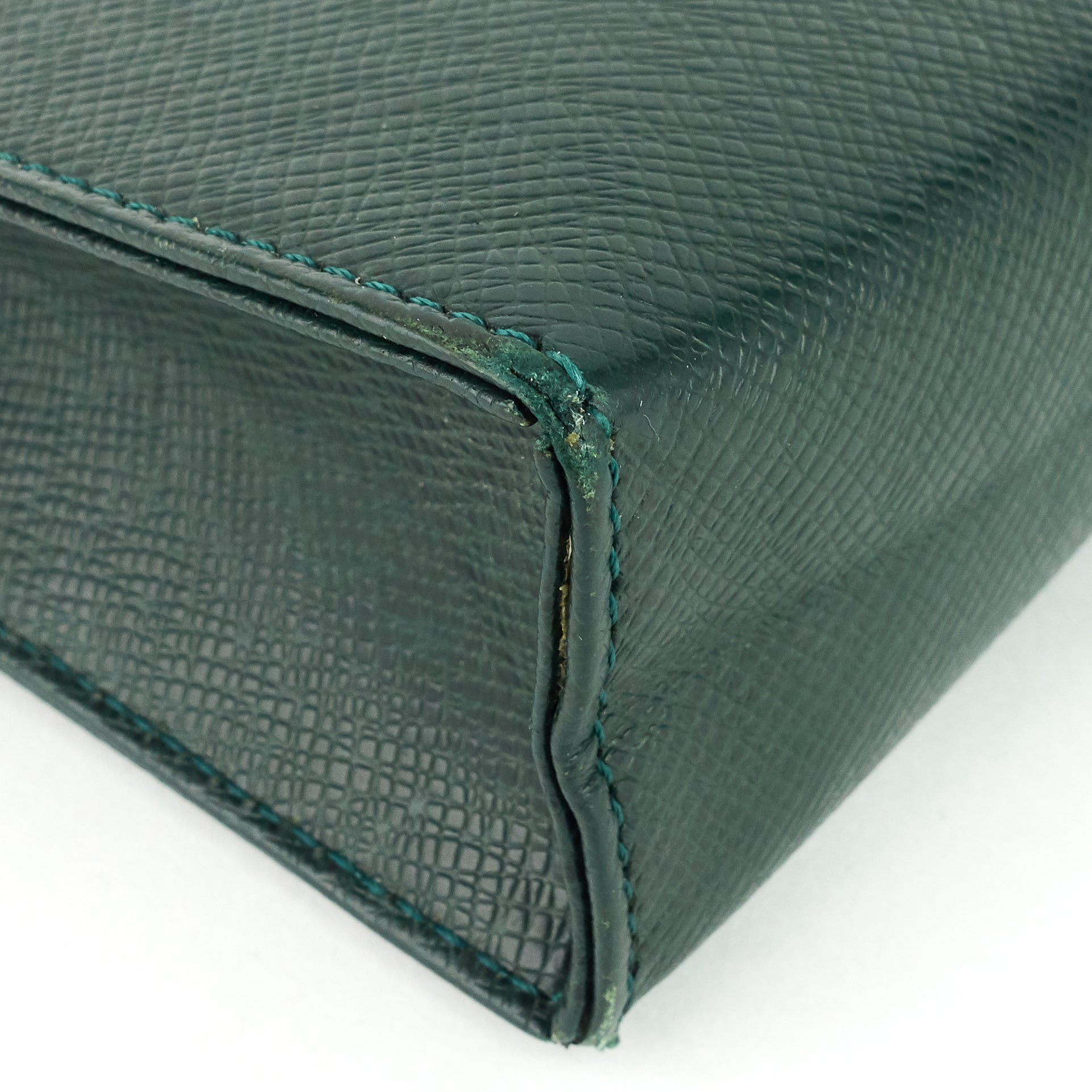 Louis Vuitto Toiletry 26 Epicea Taiga Leather Pouch