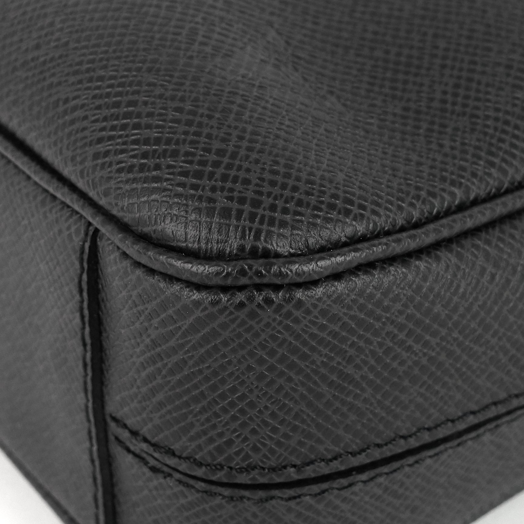 Louis Vuitto Porte-Documents Voyage PM Taiga Leather Briefcase Bag