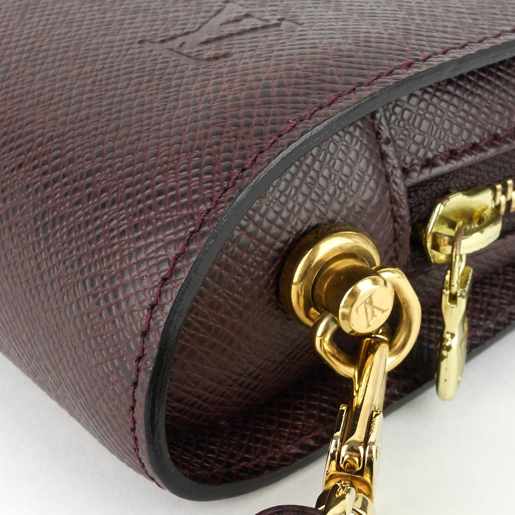 Louis Vuitto Pochette Baikal Acajou Taiga Leather Bag