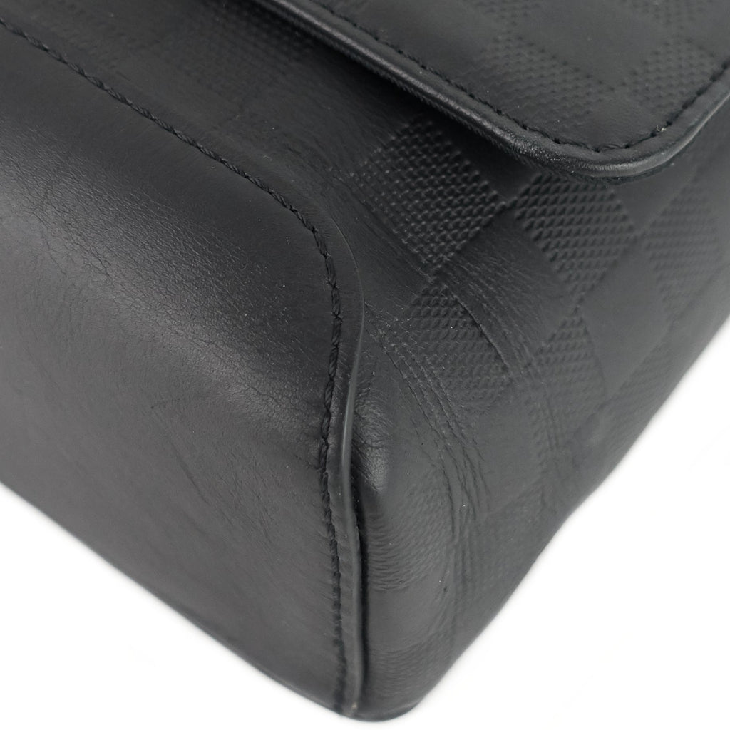 Louis Vuitto District Damier Infini Leather Messenger MM Bag