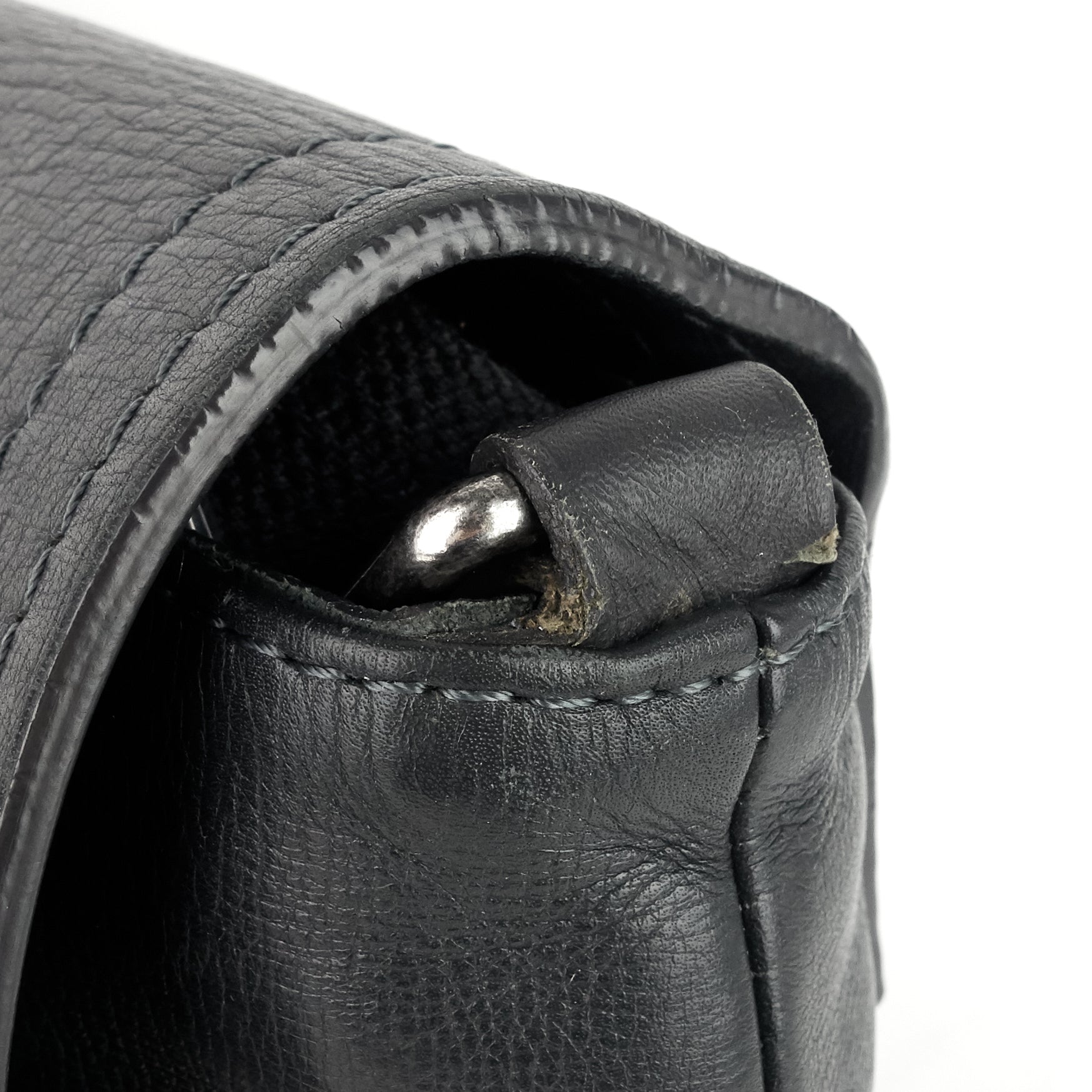 Louis Vuitto Omaha Utah Leather Messenger Bag