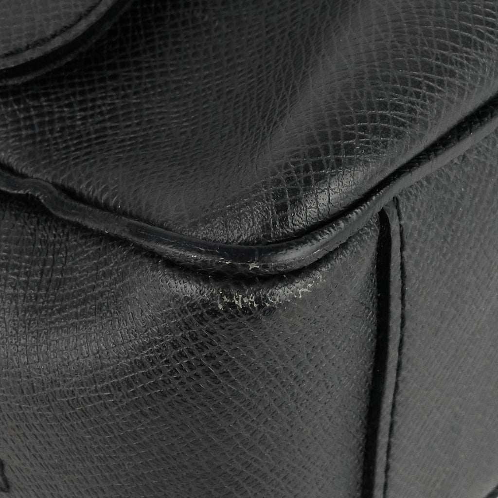 Louis Vuitto Roman MM Taiga Leather Messenger Bag
