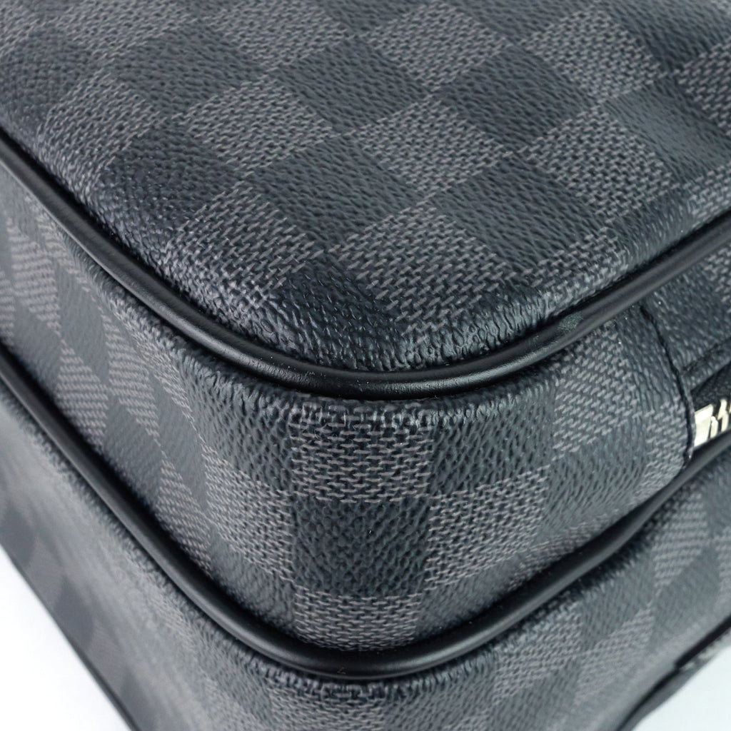 Louis Vuitto Leoh Damier Graphite Canvas Messenger Bag