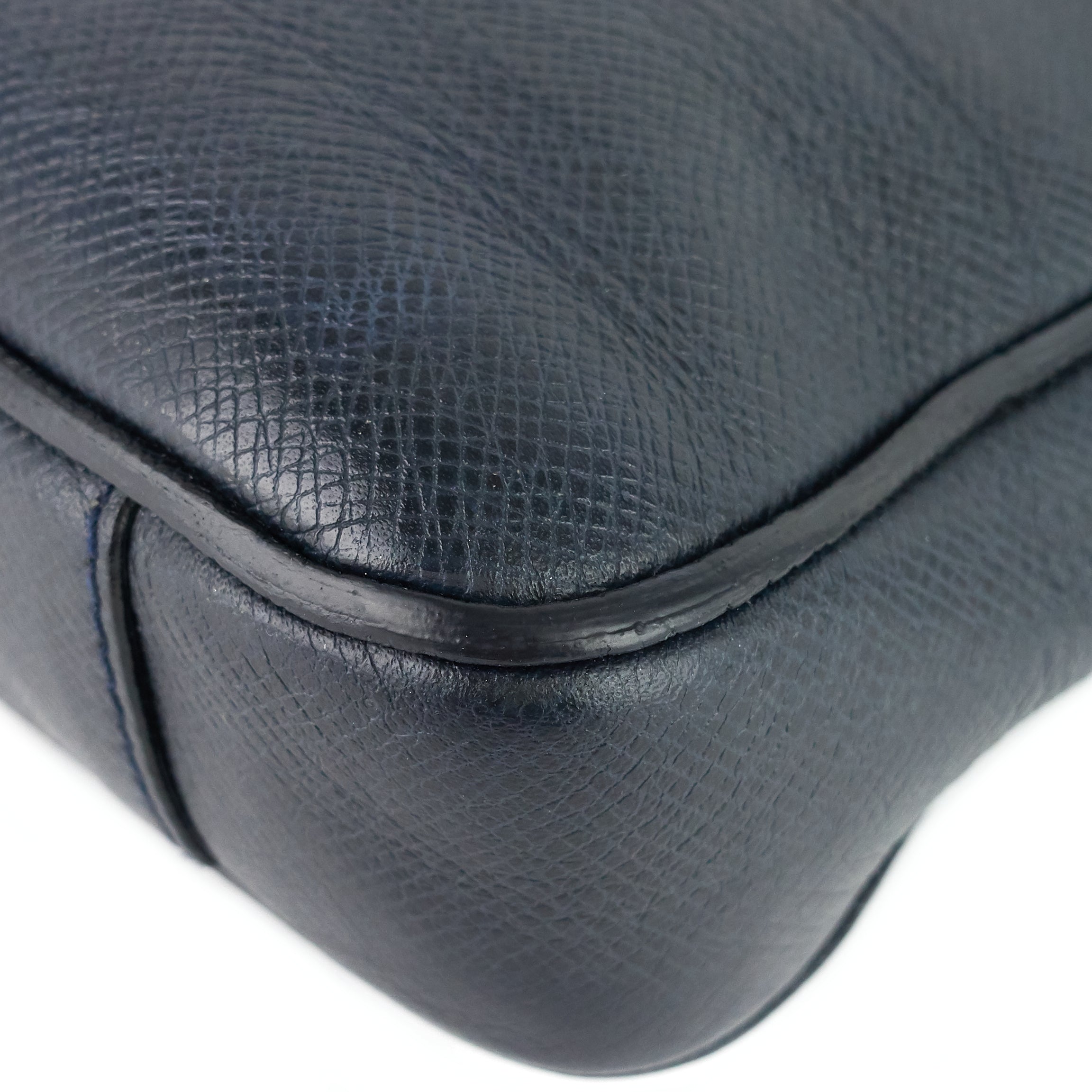 Louis Vuitto Vassili PM Taiga Leather Briefcase Bag