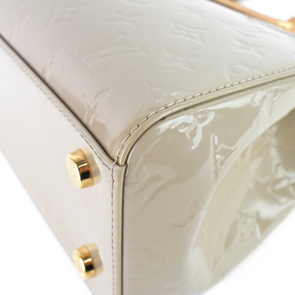 Louis Vuitto Brea MM Beige Poudre Monogram Vernis Leather Bag