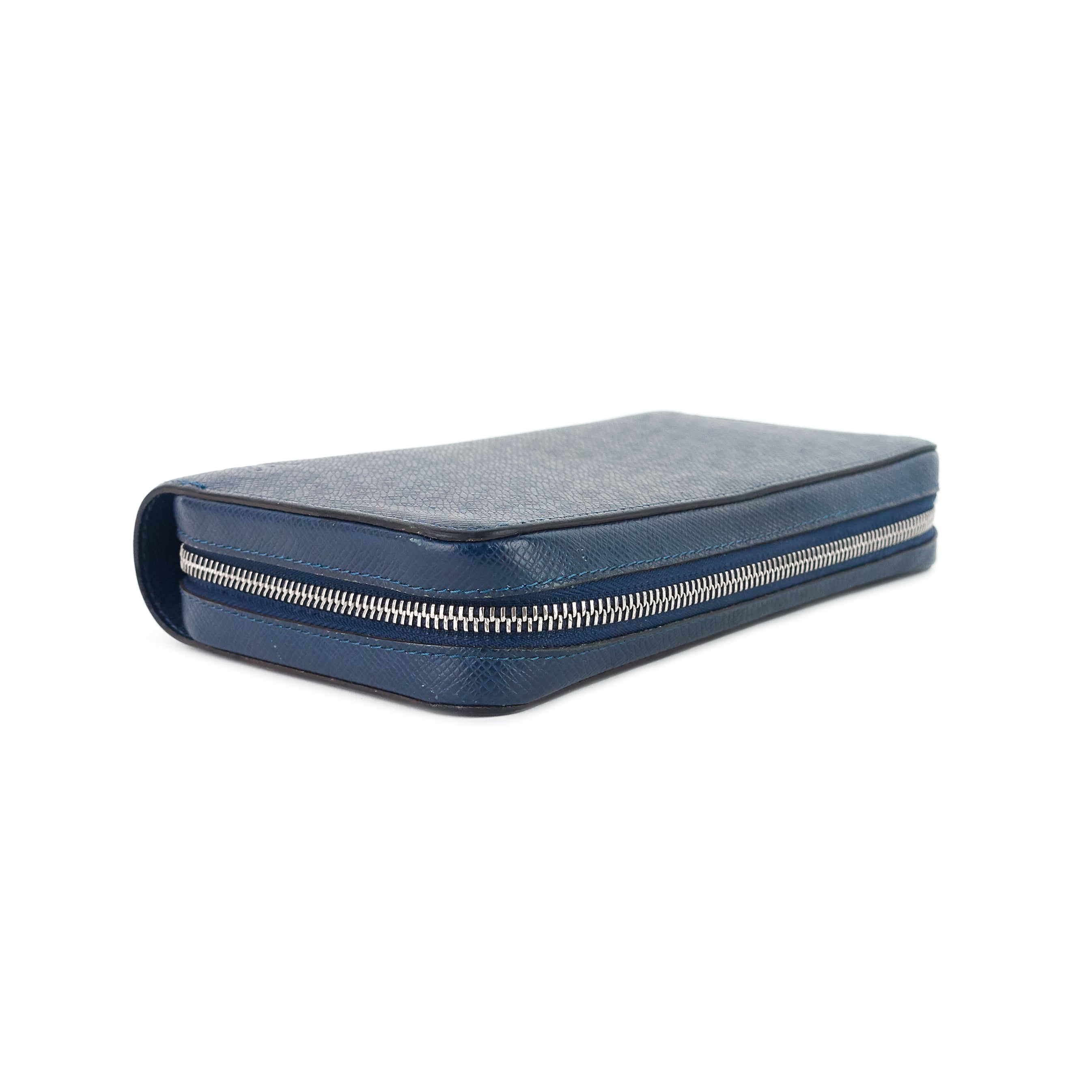 Louis Vuitto Zippy XL Taiga Leather Organizer Wallet