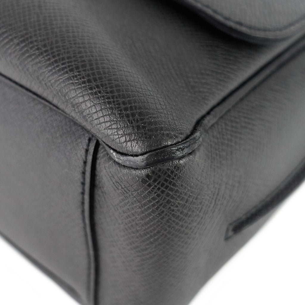 Louis Vuitto Roman MM Taiga Leather Messenger Bag